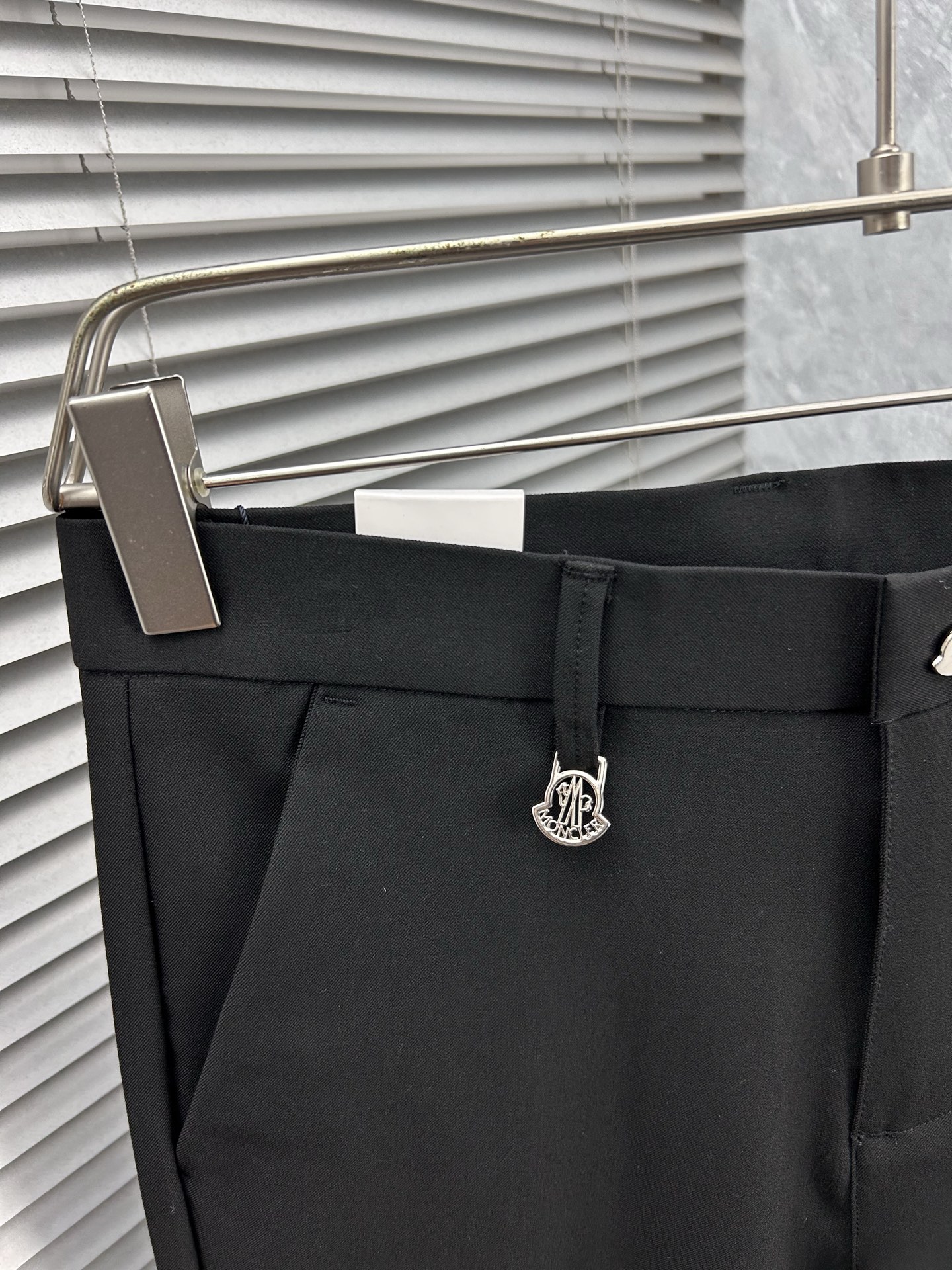 蒙‘’休闲裤 西裤2025SS秋冬新款 高级定制裤子专用面料 定制原版五金 重工工艺打造 车工走线精细 