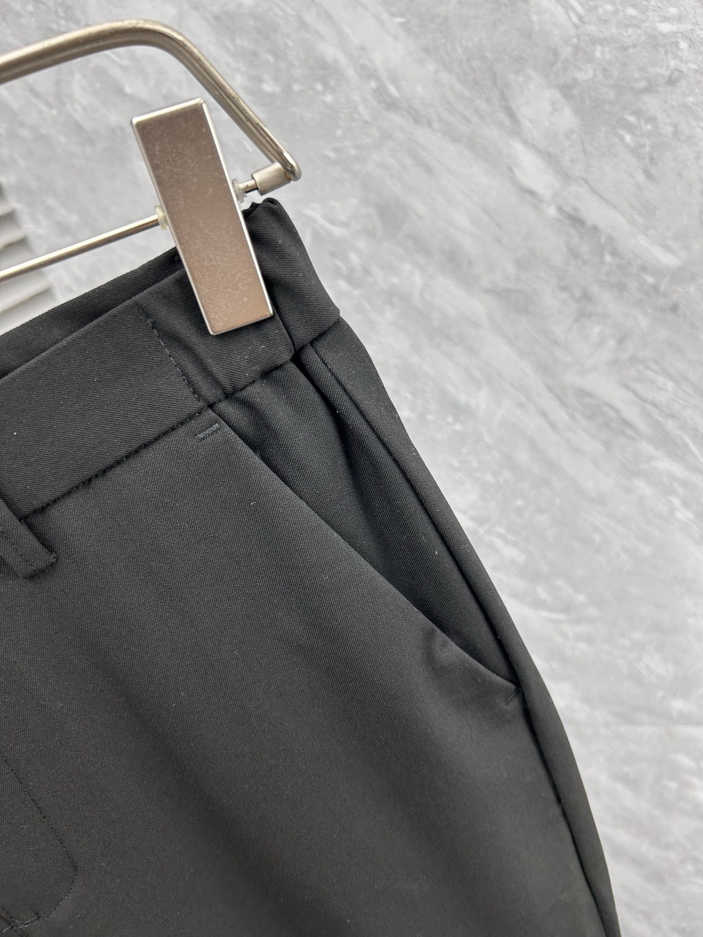 杰尼‘’休闲裤 西裤2025SS秋冬新款 高级定制裤子专用面料 定制原版五金 重工工艺打造 车工走线精细