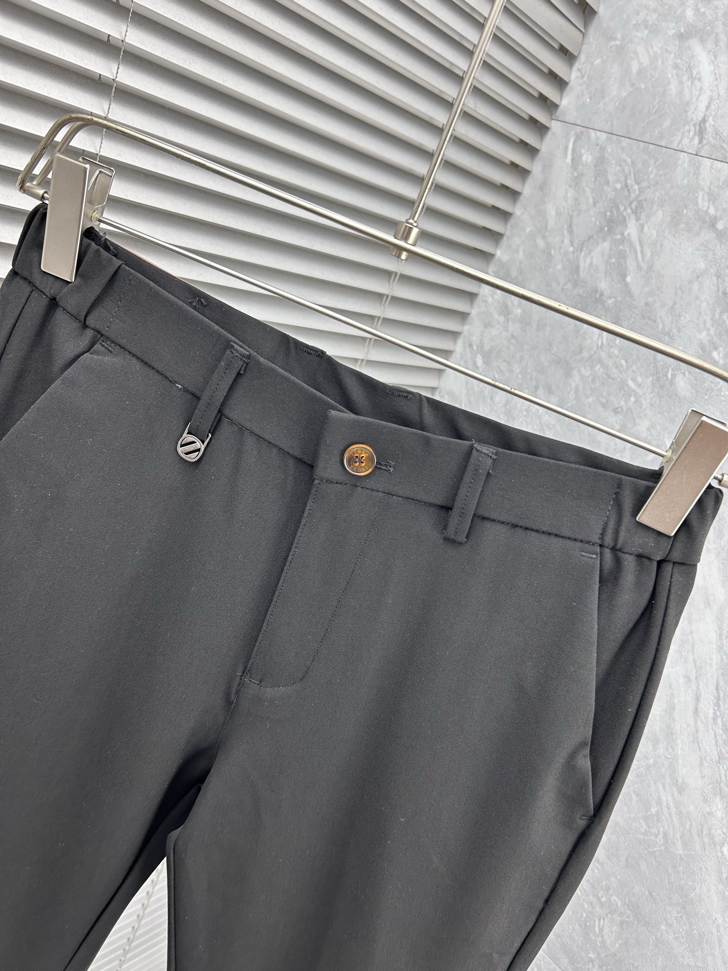 杰尼‘’休闲裤 西裤2025SS秋冬新款 高级定制裤子专用面料 定制原版五金 重工工艺打造 车工走线精细