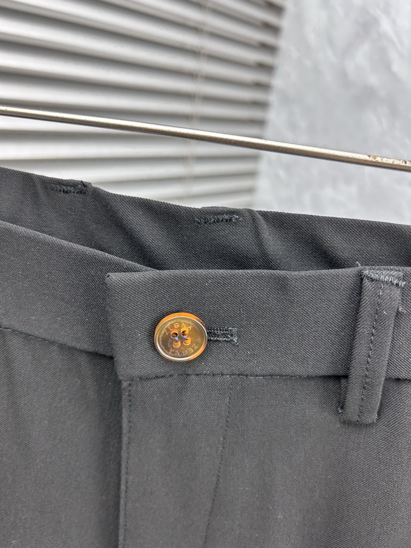 杰尼‘’休闲裤 西裤2025SS秋冬新款 高级定制裤子专用面料 定制原版五金 重工工艺打造 车工走线精细