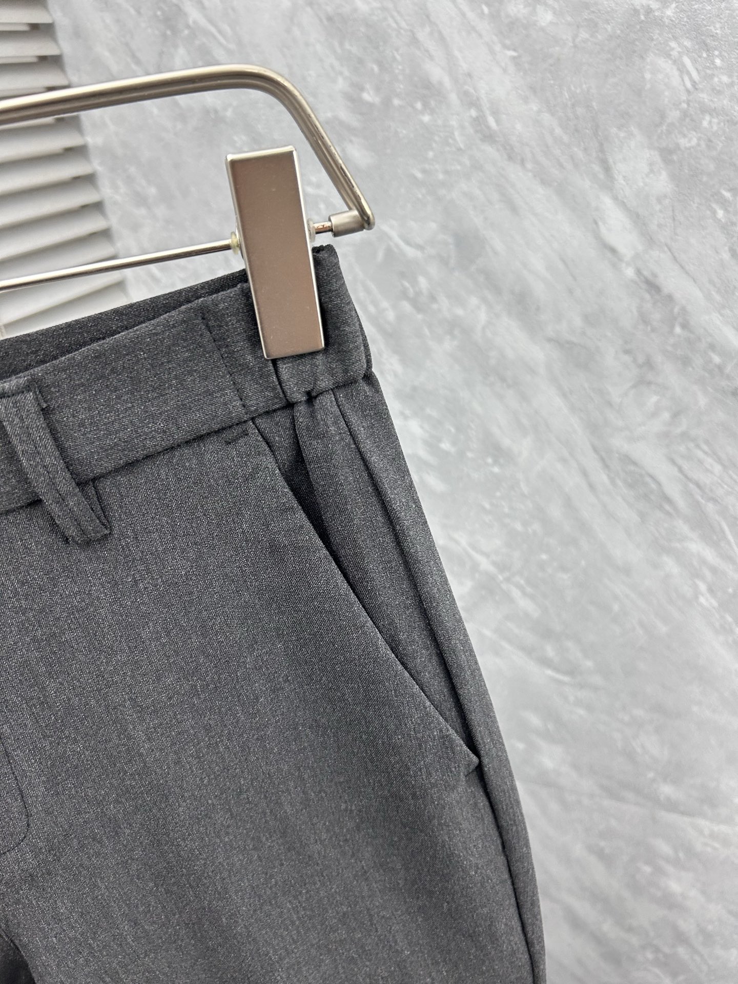 杰尼‘’休闲裤 西裤2025SS秋冬新款 高级定制裤子专用面料 定制原版五金 重工工艺打造 车工走线精细