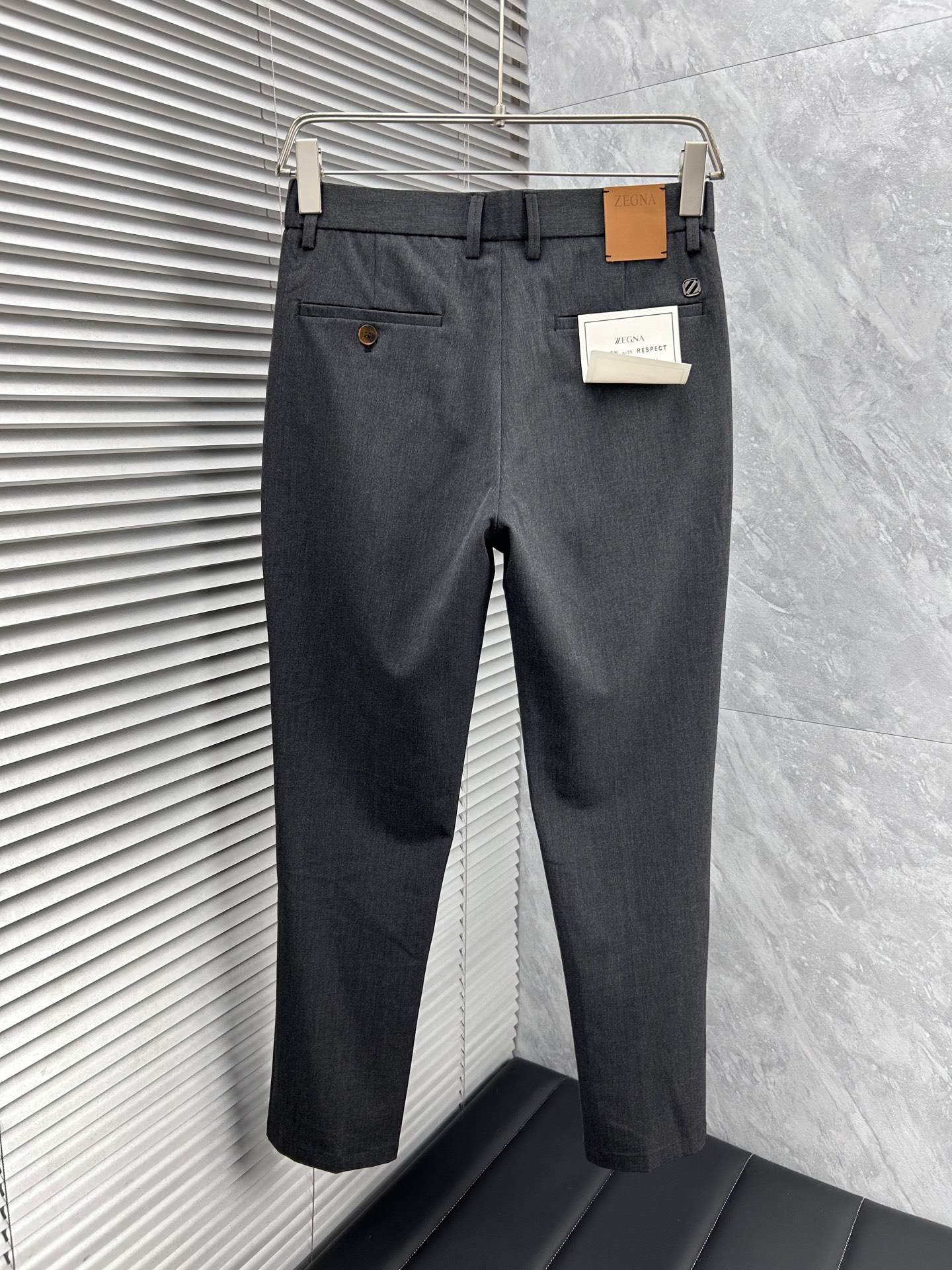 杰尼‘’休闲裤 西裤2025SS秋冬新款 高级定制裤子专用面料 定制原版五金 重工工艺打造 车工走线精细