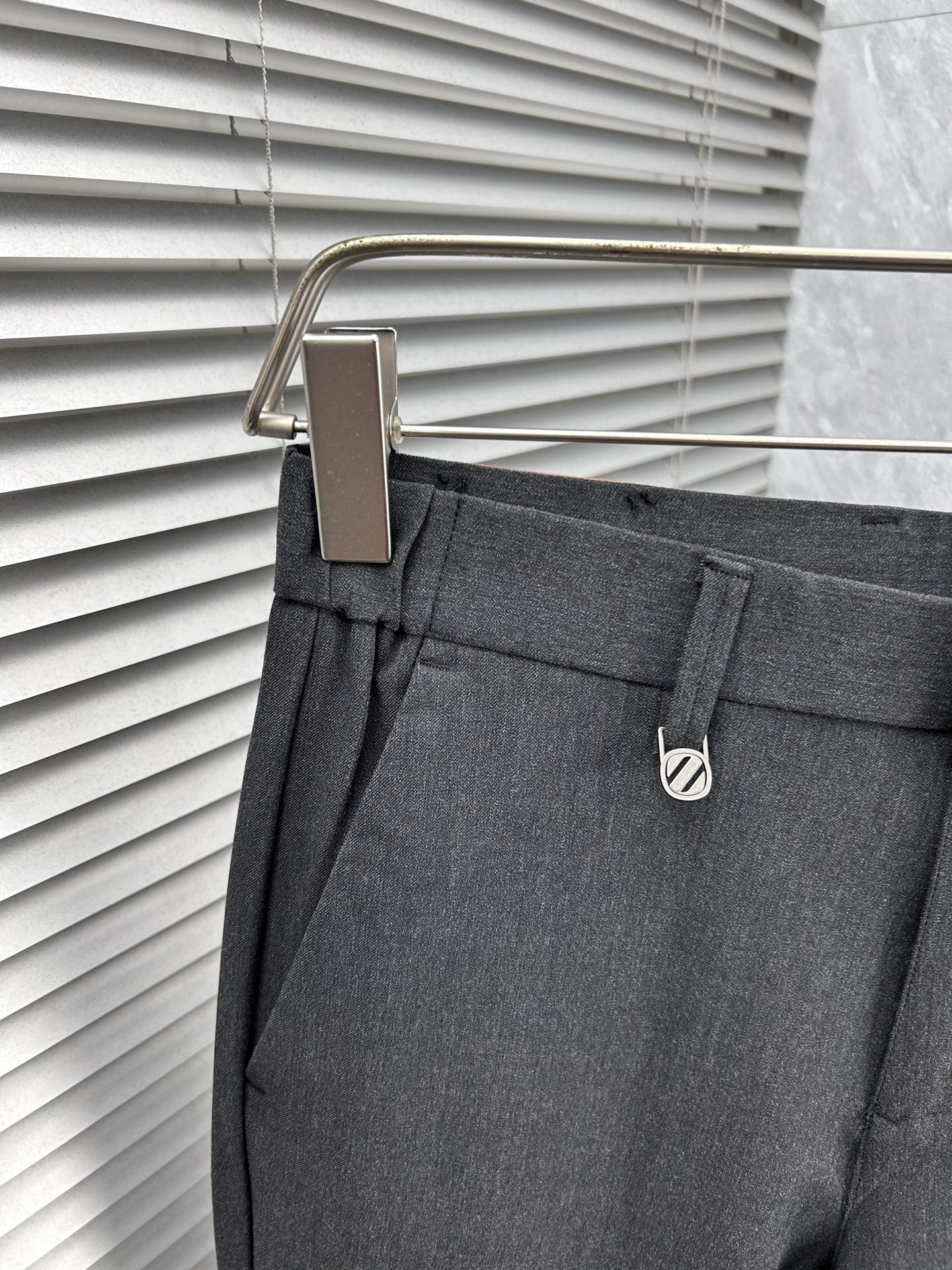 杰尼‘’休闲裤 西裤2025SS秋冬新款 高级定制裤子专用面料 定制原版五金 重工工艺打造 车工走线精细