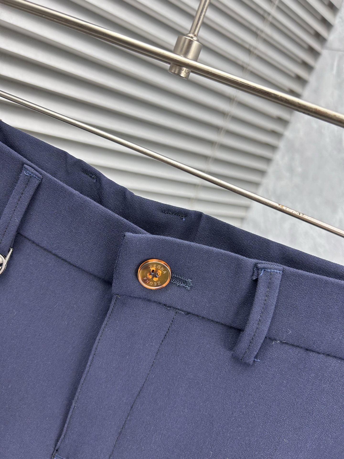 杰尼‘’休闲裤 西裤2025SS秋冬新款 高级定制裤子专用面料 定制原版五金 重工工艺打造 车工走线精细