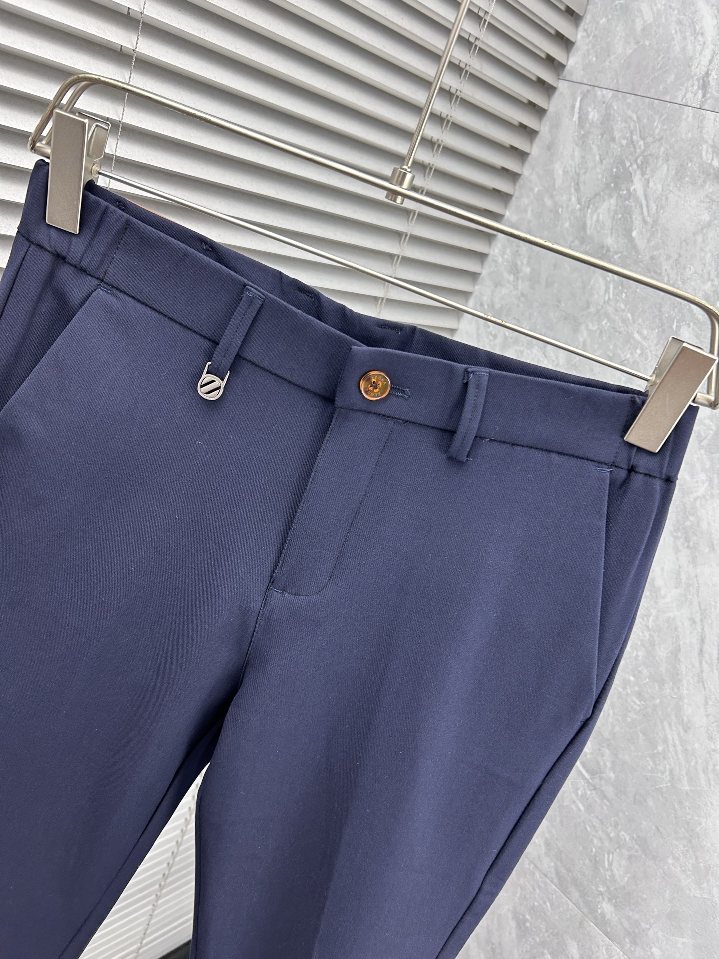 杰尼‘’休闲裤 西裤2025SS秋冬新款 高级定制裤子专用面料 定制原版五金 重工工艺打造 车工走线精细