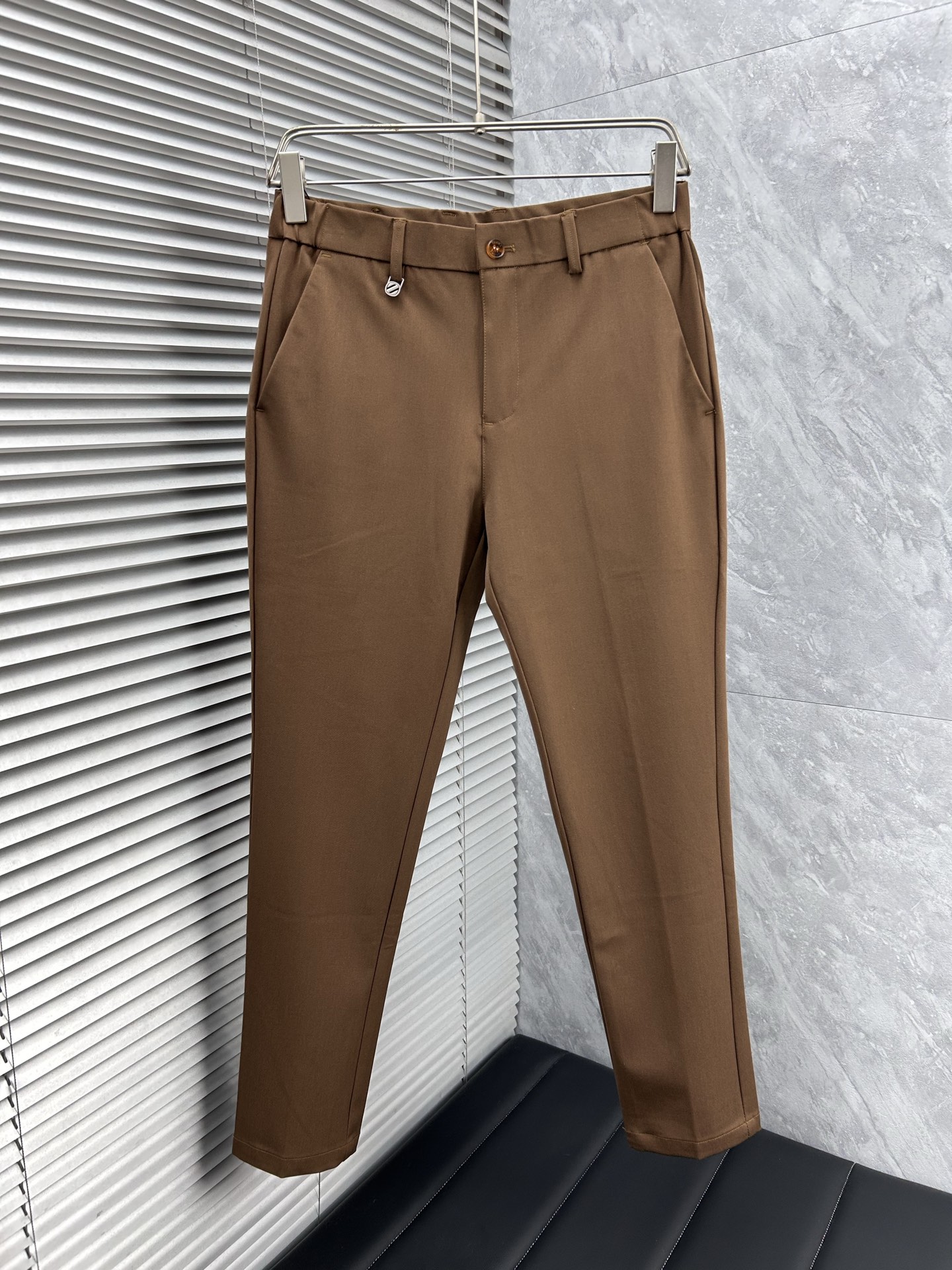 杰尼‘’休闲裤 西裤2025SS秋冬新款 高级定制裤子专用面料 定制原版五金 重工工艺打造 车工走线精细