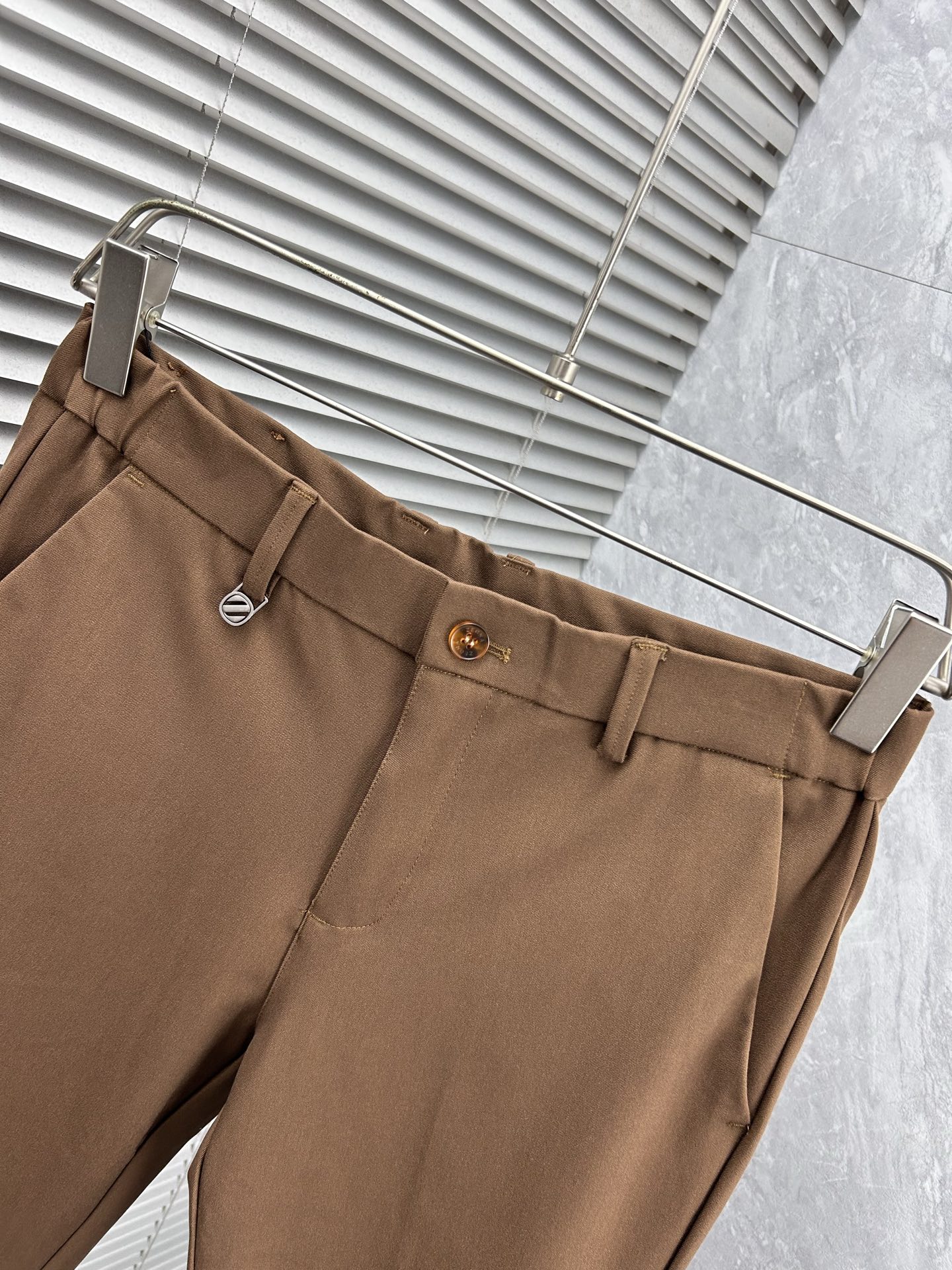 杰尼‘’休闲裤 西裤2025SS秋冬新款 高级定制裤子专用面料 定制原版五金 重工工艺打造 车工走线精细