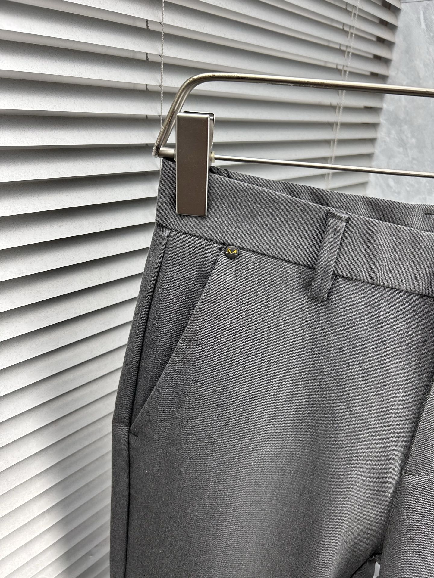 FD 休闲裤 西裤2025SS秋冬新款 高级定制裤子专用面料 定制原版五金 重工工艺打造 车工走线精细 