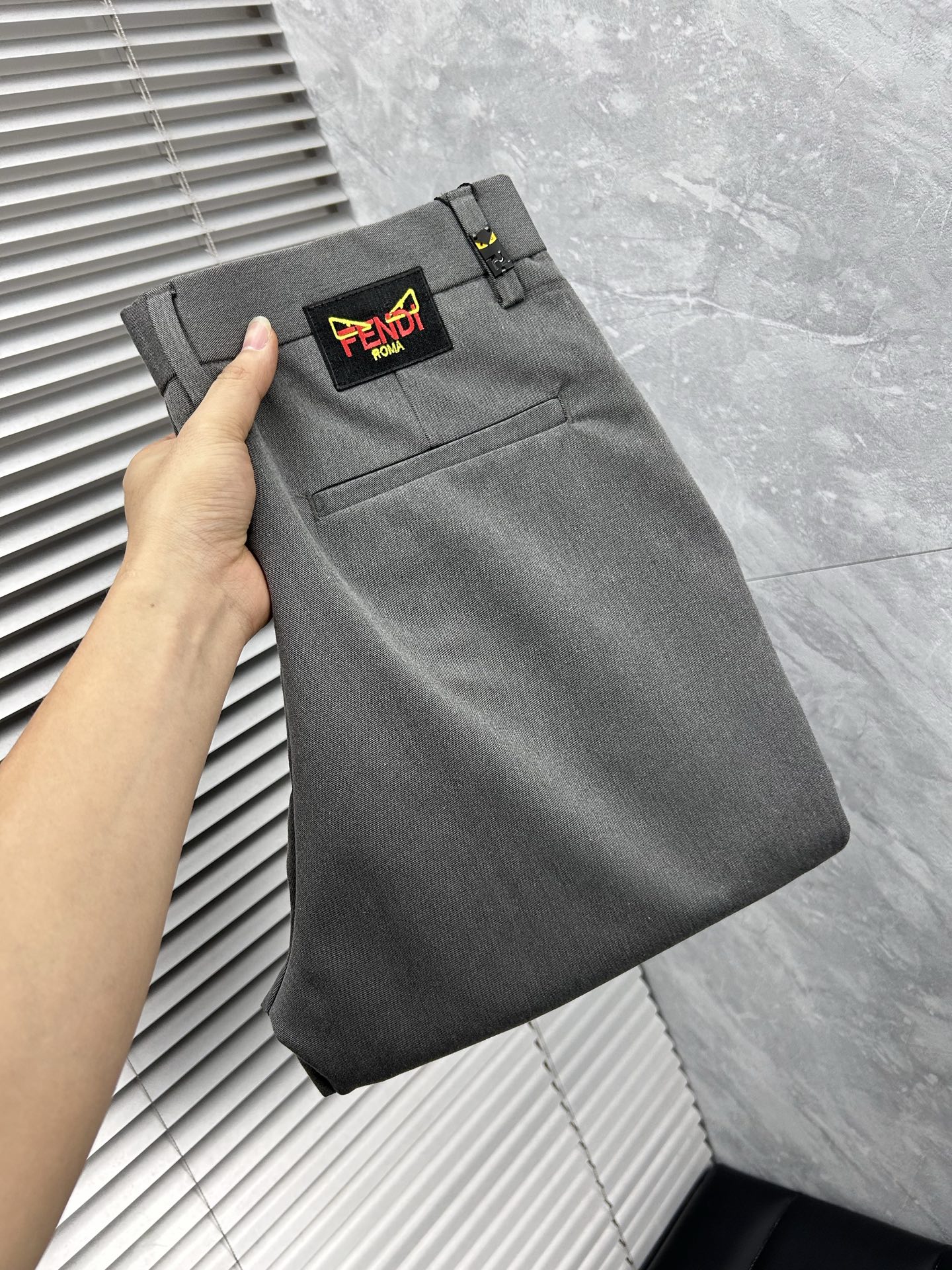 FD 休闲裤 西裤2025SS秋冬新款 高级定制裤子专用面料 定制原版五金 重工工艺打造 车工走线精细 