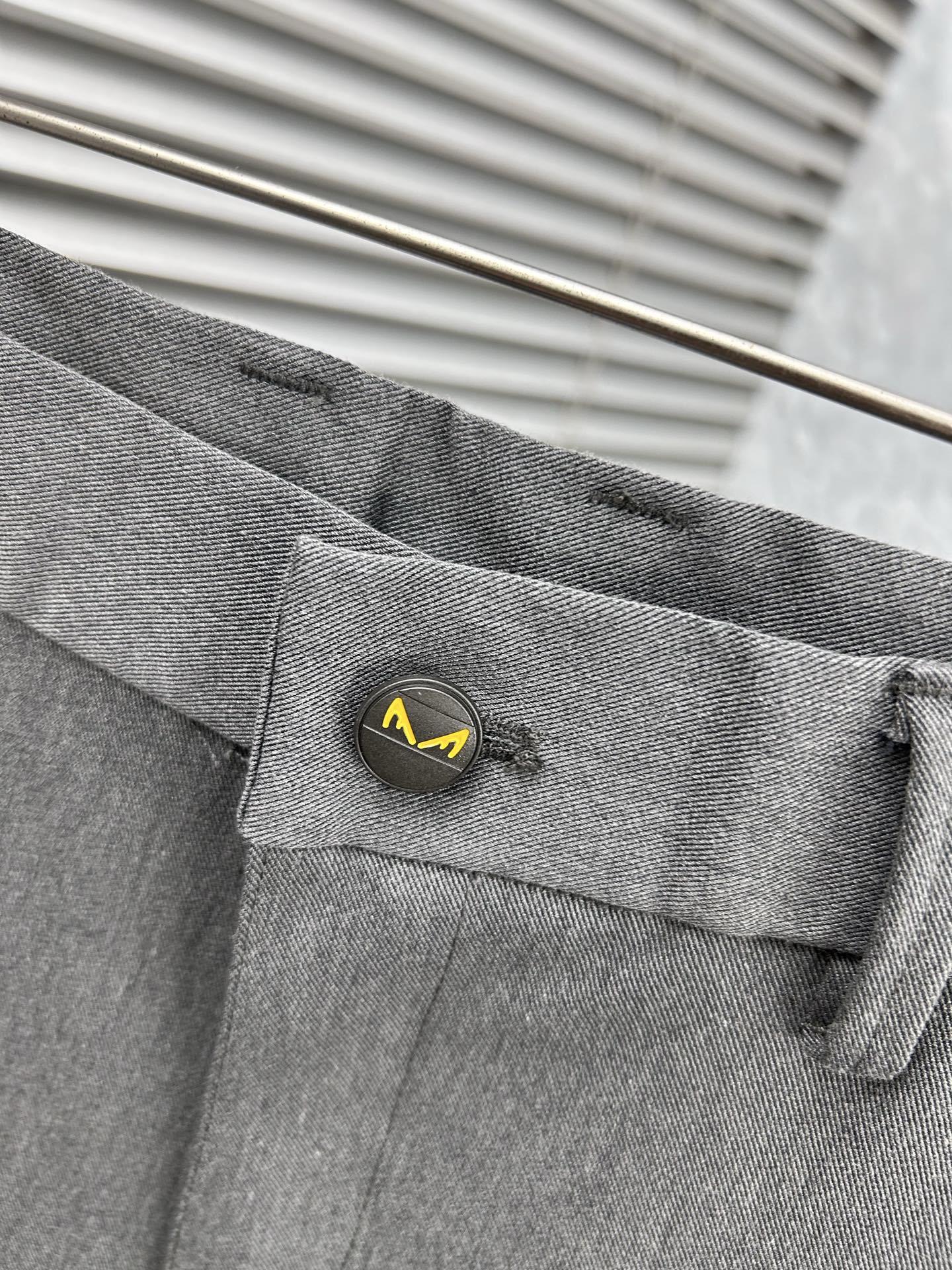 FD 休闲裤 西裤2025SS秋冬新款 高级定制裤子专用面料 定制原版五金 重工工艺打造 车工走线精细 