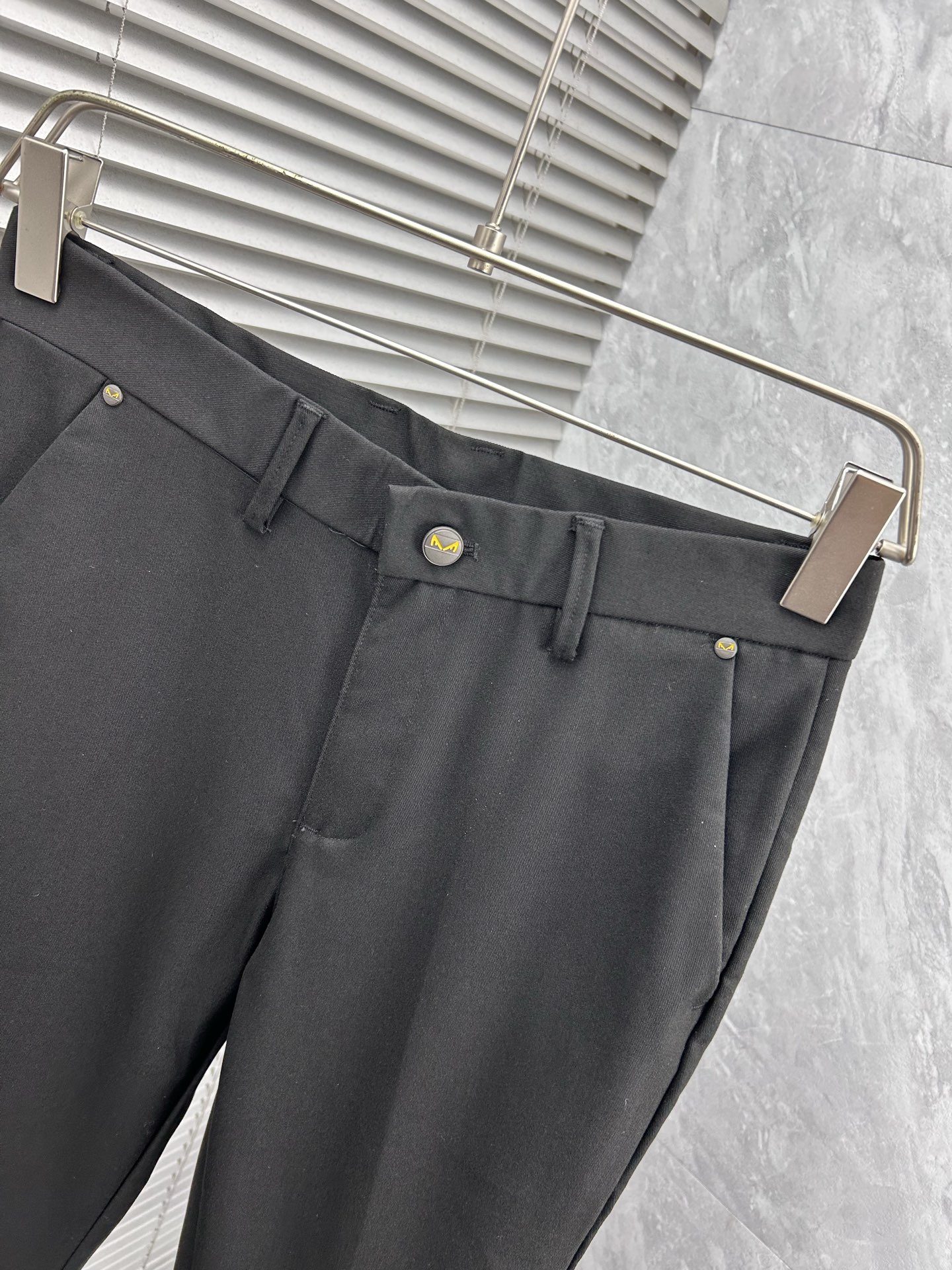 FD 休闲裤 西裤2025SS秋冬新款 高级定制裤子专用面料 定制原版五金 重工工艺打造 车工走线精细 