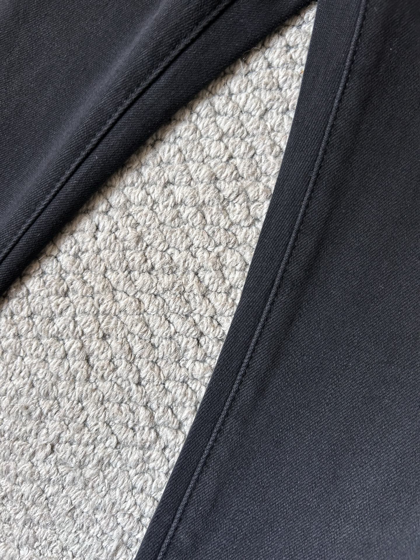 🔥圣罗兰🔥秋冬修身版直筒牛仔裤！重工酵磨水洗工艺，修身直筒版型带弹力上身非常舒适，穿出去非常有档次,裤型