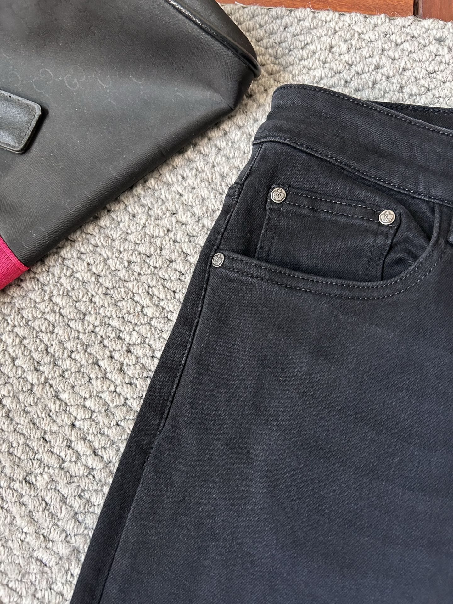 🔥蒙口🔥秋冬修身版直筒牛仔裤！重工酵磨水洗工艺，修身直筒版型带弹力上身非常舒适，穿出去非常有档次,裤型款