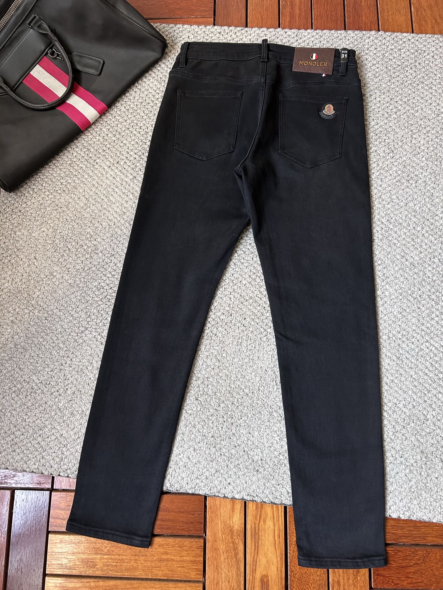 🔥蒙口🔥秋冬修身版直筒牛仔裤！重工酵磨水洗工艺，修身直筒版型带弹力上身非常舒适，穿出去非常有档次,裤型款