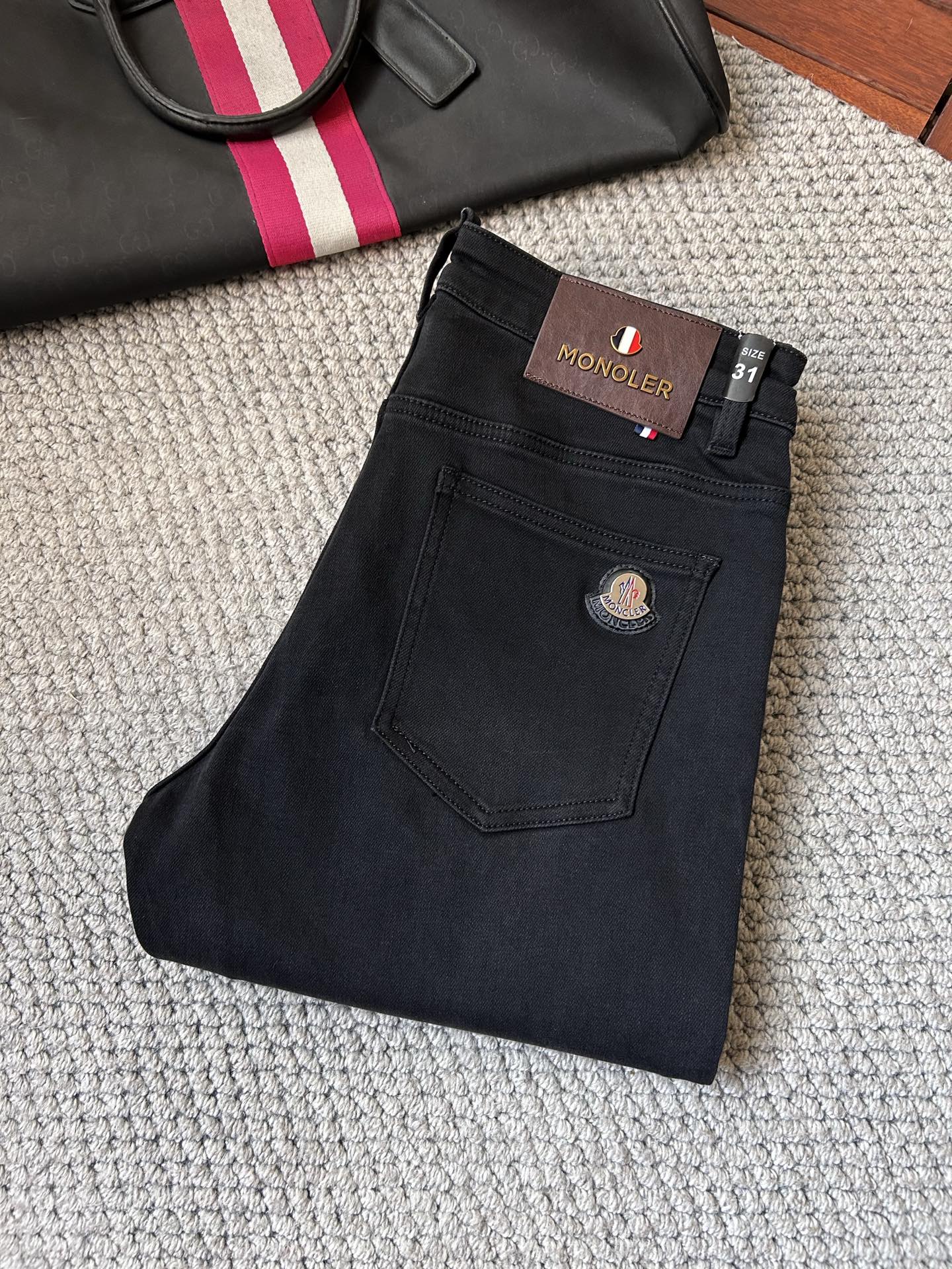 🔥蒙口🔥秋冬修身版直筒牛仔裤！重工酵磨水洗工艺，修身直筒版型带弹力上身非常舒适，穿出去非常有档次,裤型款