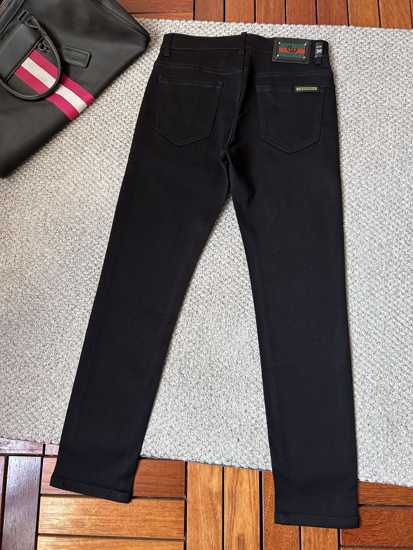 🔥古奇🔥秋冬修身版直筒牛仔裤！重工酵磨水洗工艺，修身直筒版型带弹力上身非常舒适，穿出去非常有档次,裤型款