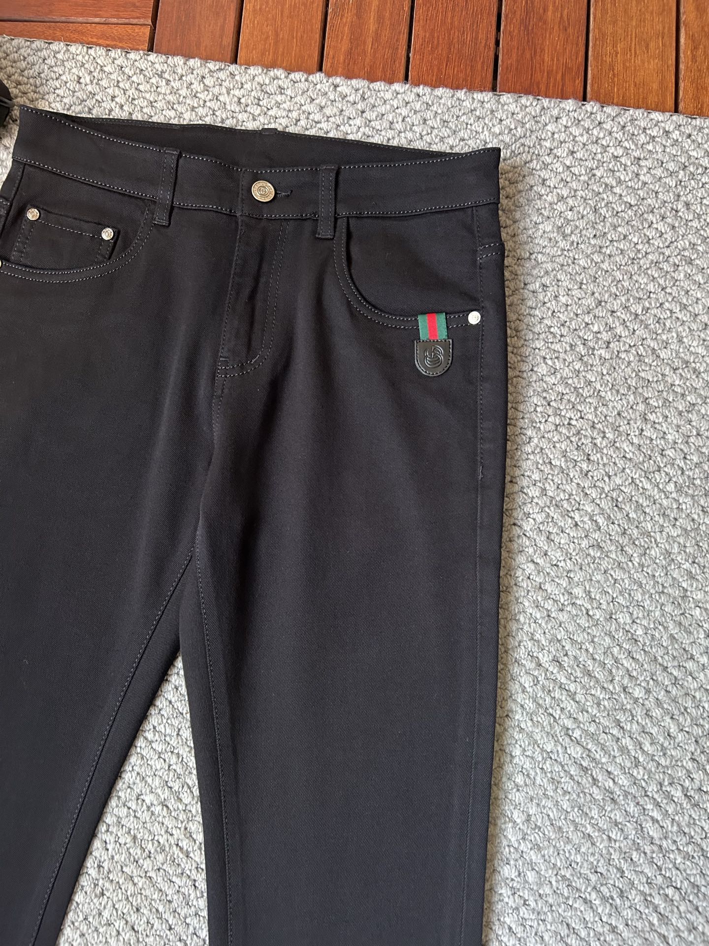 🔥古奇🔥秋冬修身版直筒牛仔裤！重工酵磨水洗工艺，修身直筒版型带弹力上身非常舒适，穿出去非常有档次,裤型款