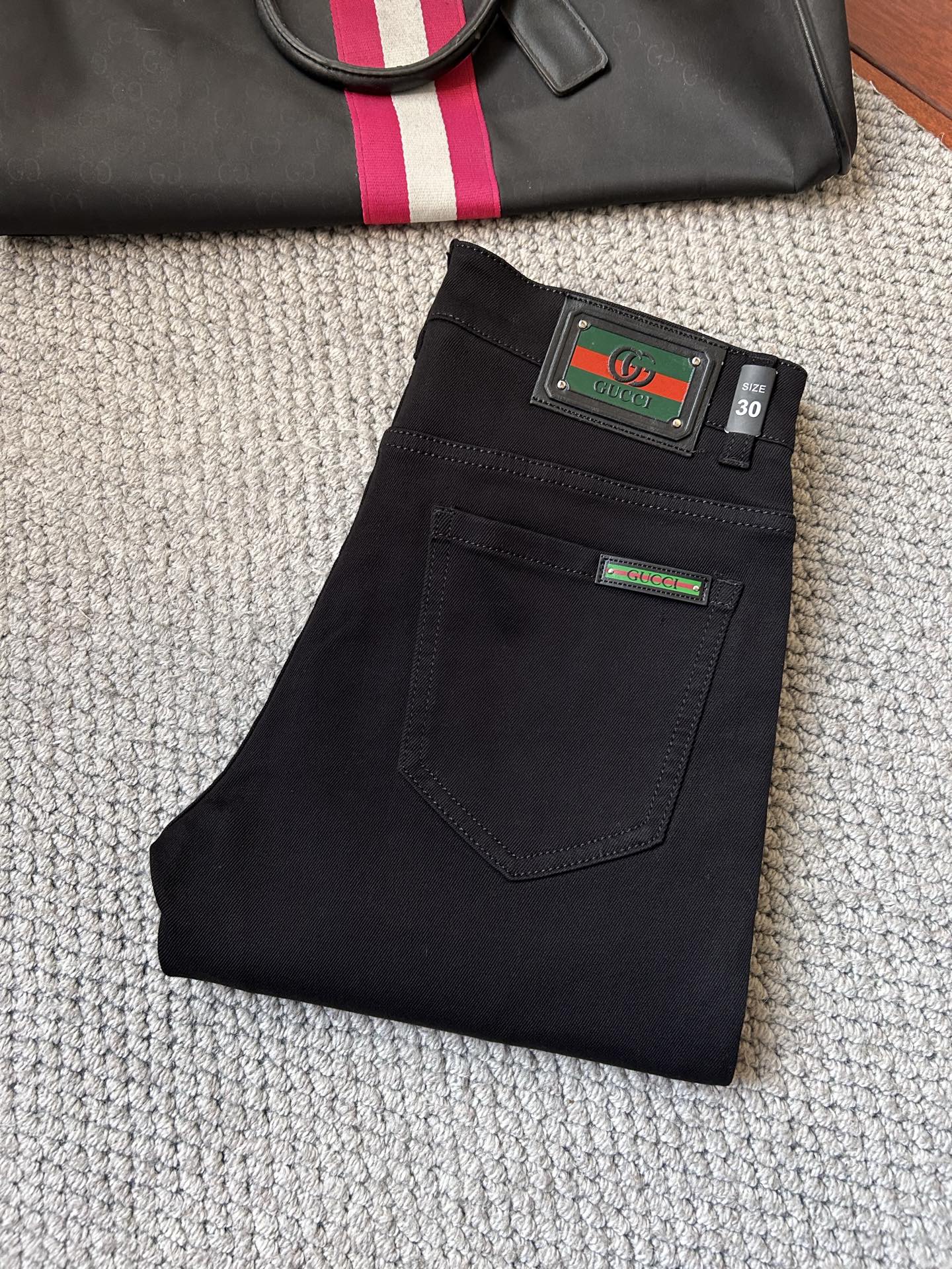 🔥古奇🔥秋冬修身版直筒牛仔裤！重工酵磨水洗工艺，修身直筒版型带弹力上身非常舒适，穿出去非常有档次,裤型款