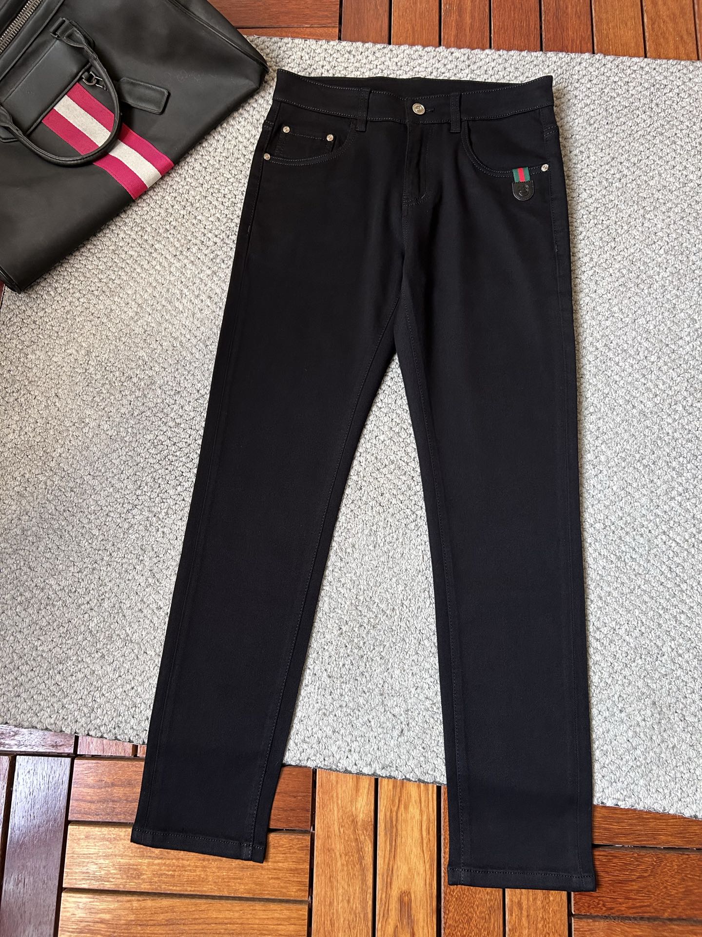 🔥古奇🔥秋冬修身版直筒牛仔裤！重工酵磨水洗工艺，修身直筒版型带弹力上身非常舒适，穿出去非常有档次,裤型款