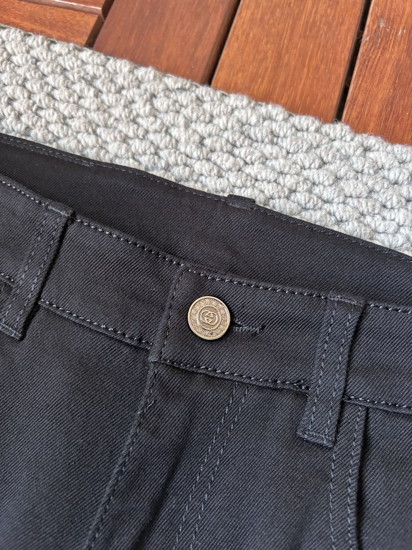 🔥古奇🔥秋冬修身版直筒牛仔裤！重工酵磨水洗工艺，修身直筒版型带弹力上身非常舒适，穿出去非常有档次,裤型款