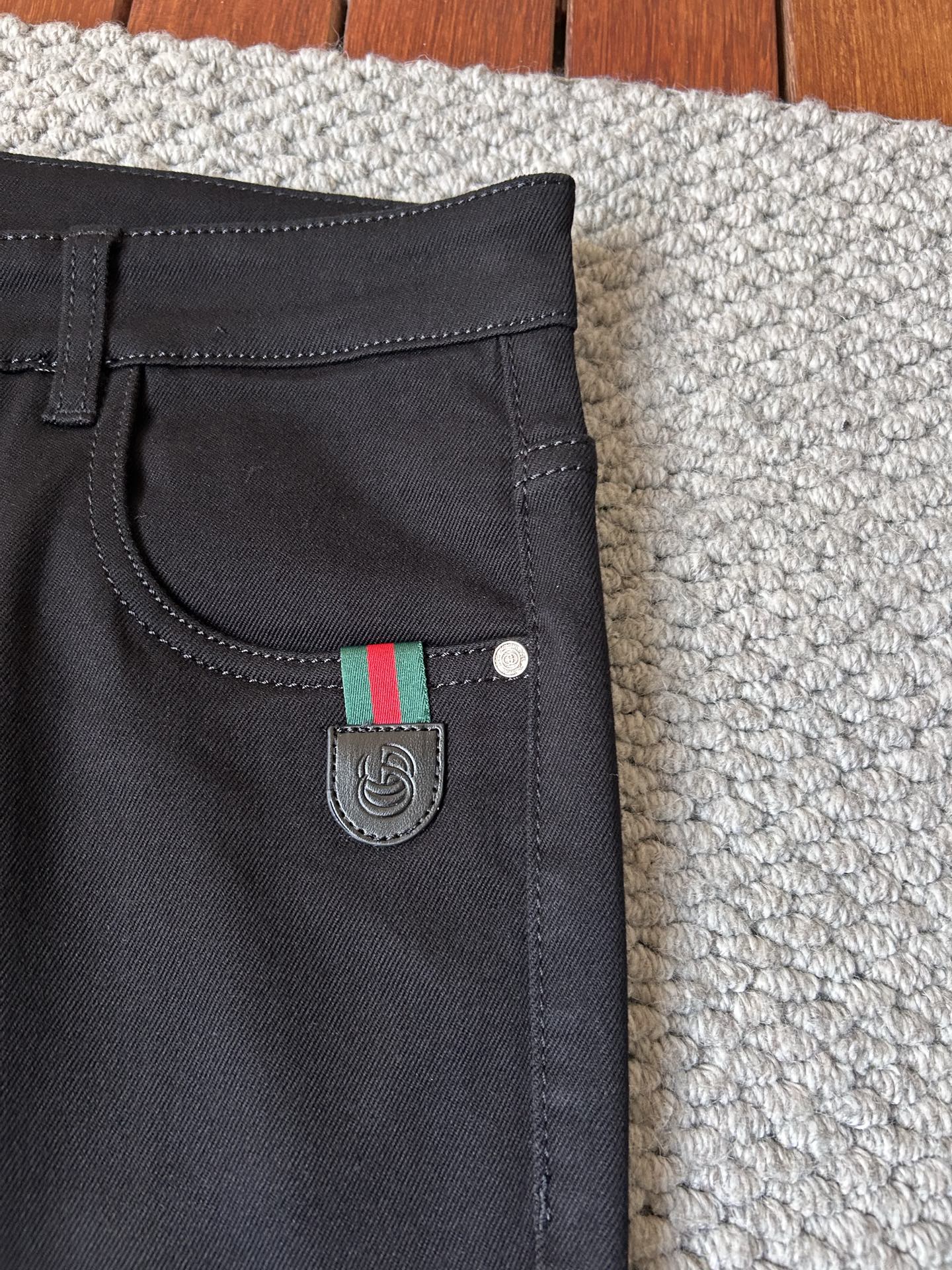 🔥古奇🔥秋冬修身版直筒牛仔裤！重工酵磨水洗工艺，修身直筒版型带弹力上身非常舒适，穿出去非常有档次,裤型款