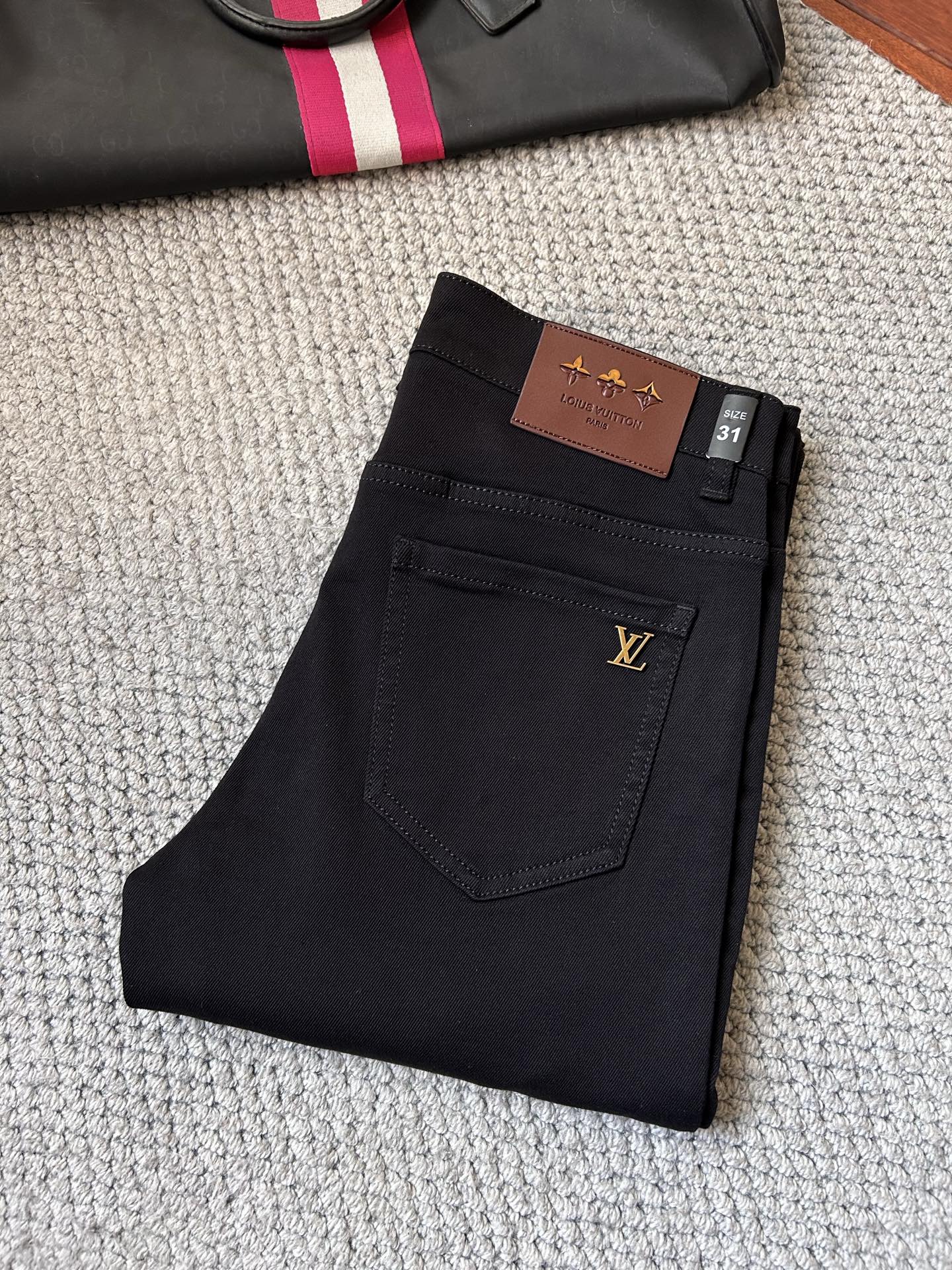 🔥LV🔥秋冬修身版直筒牛仔裤！重工酵磨水洗工艺，修身直筒版型带弹力上身非常舒适，穿出去非常有档次,裤型款