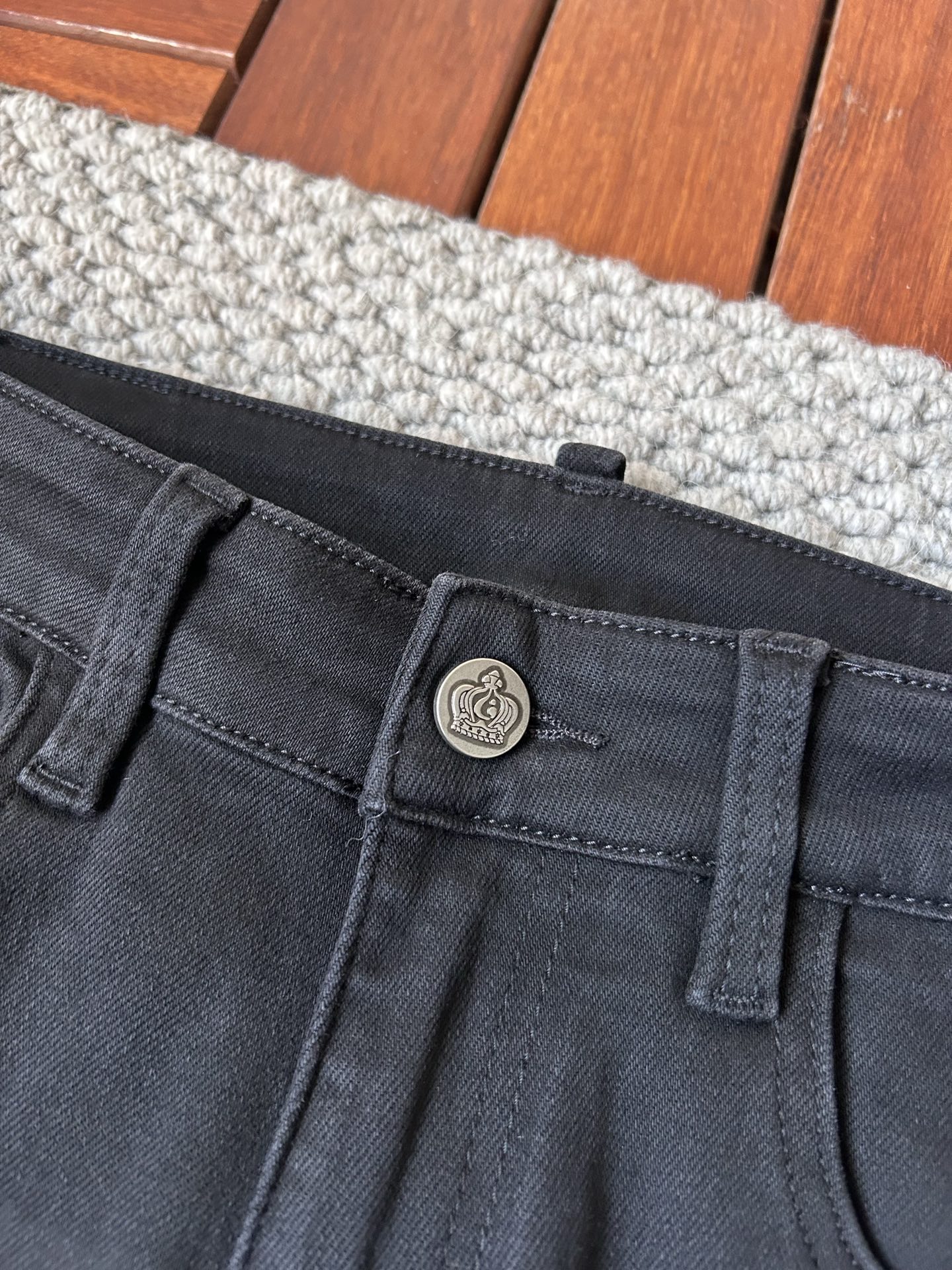 🔥罗意威 🔥秋冬修身版直筒牛仔裤！重工酵磨水洗工艺，修身直筒版型带弹力上身非常舒适，穿出去非常有档次,裤