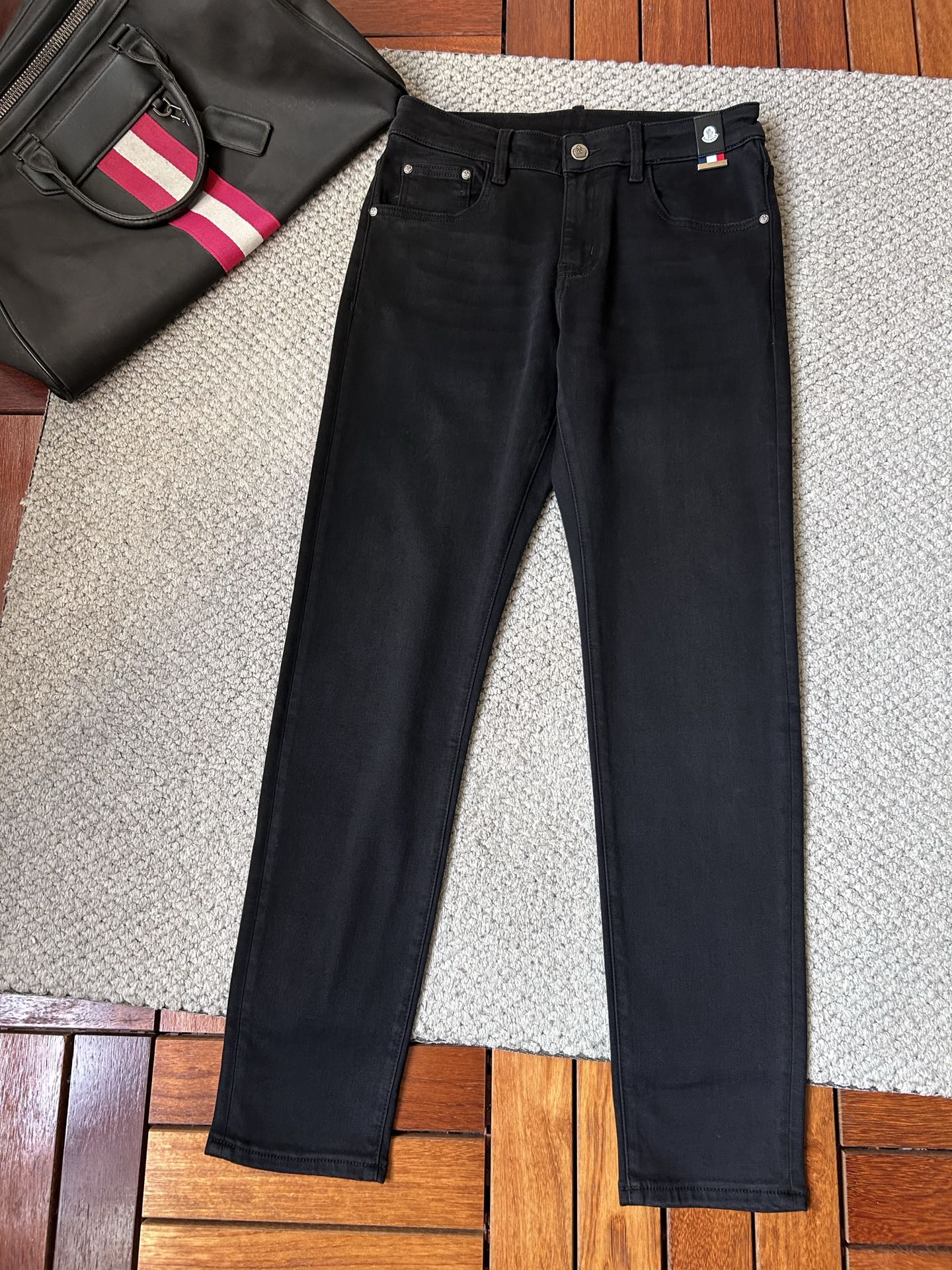 🔥蒙口🔥秋冬修身版直筒牛仔裤！重工酵磨水洗工艺，修身直筒版型带弹力上身非常舒适，穿出去非常有档次,裤型款