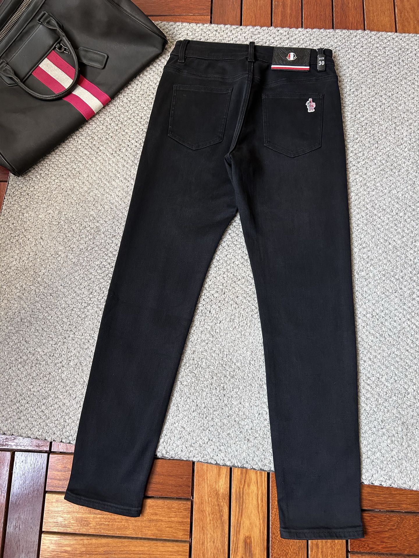 🔥蒙口🔥秋冬修身版直筒牛仔裤！重工酵磨水洗工艺，修身直筒版型带弹力上身非常舒适，穿出去非常有档次,裤型款