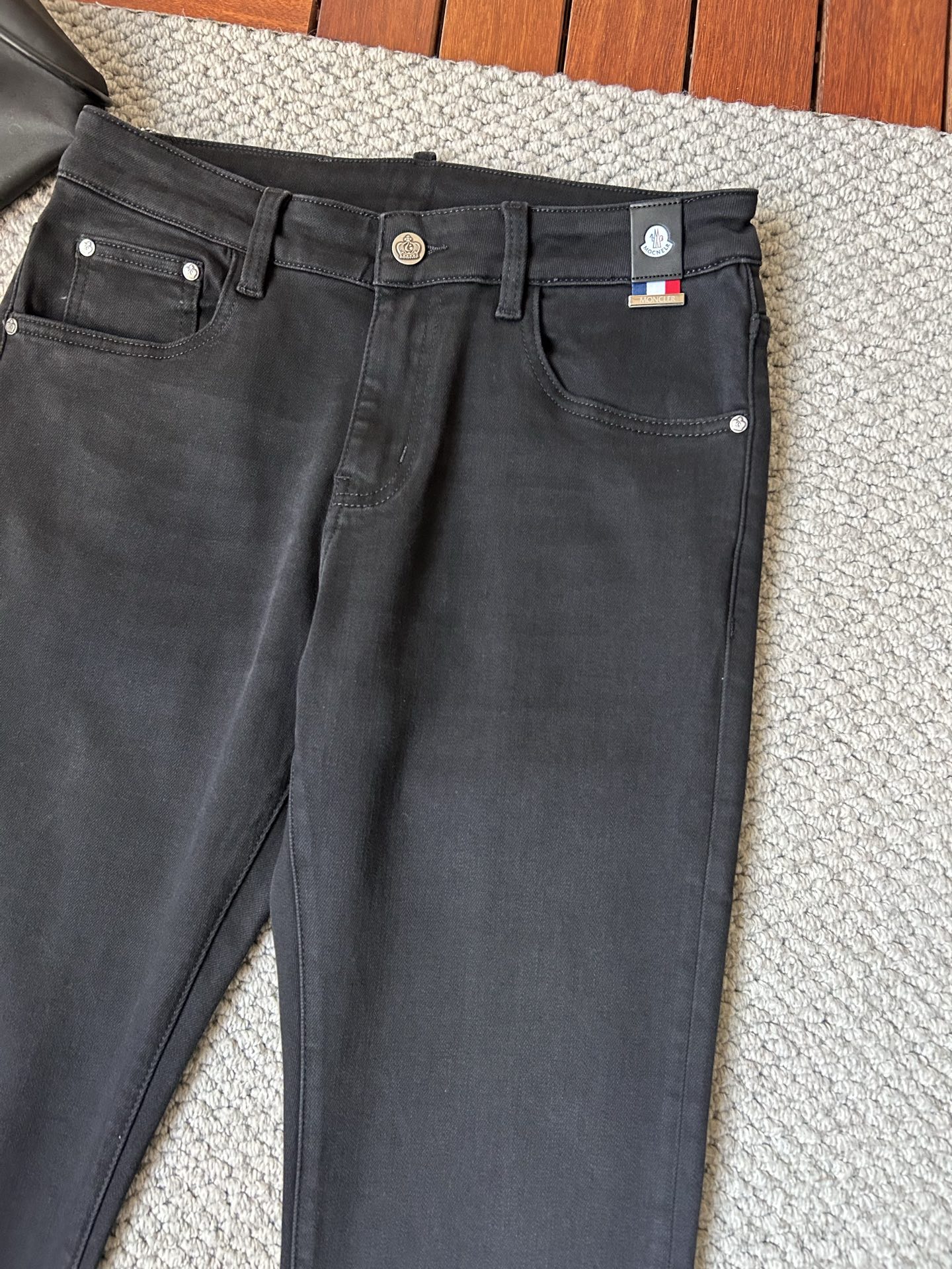 🔥蒙口🔥秋冬修身版直筒牛仔裤！重工酵磨水洗工艺，修身直筒版型带弹力上身非常舒适，穿出去非常有档次,裤型款