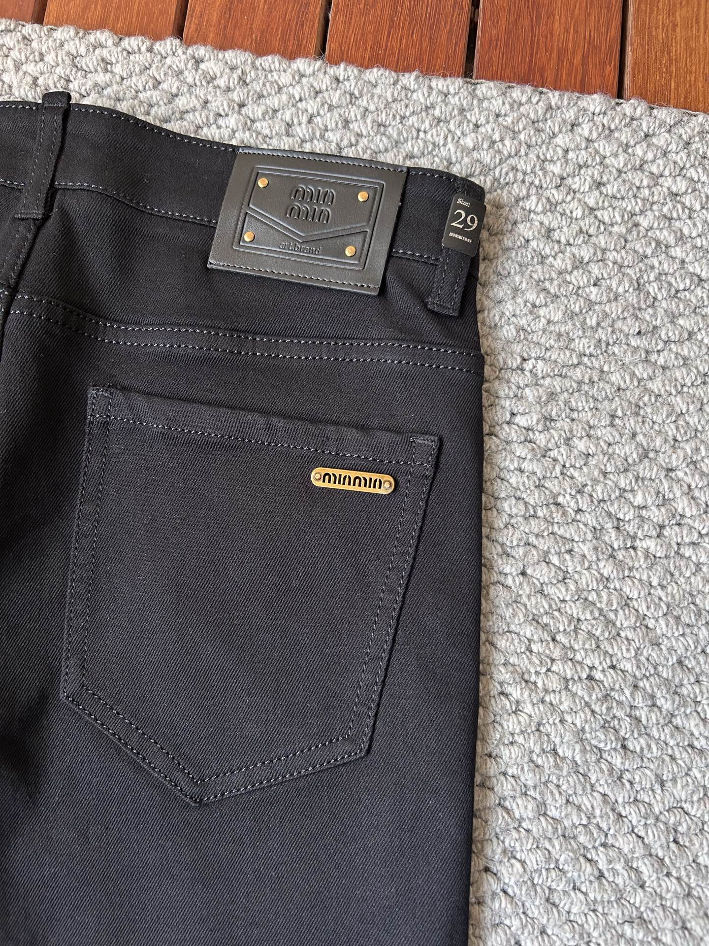 🔥miv🔥秋冬修身版直筒牛仔裤！重工酵磨水洗工艺，修身直筒版型带弹力上身非常舒适，穿出去非常有档次,裤型