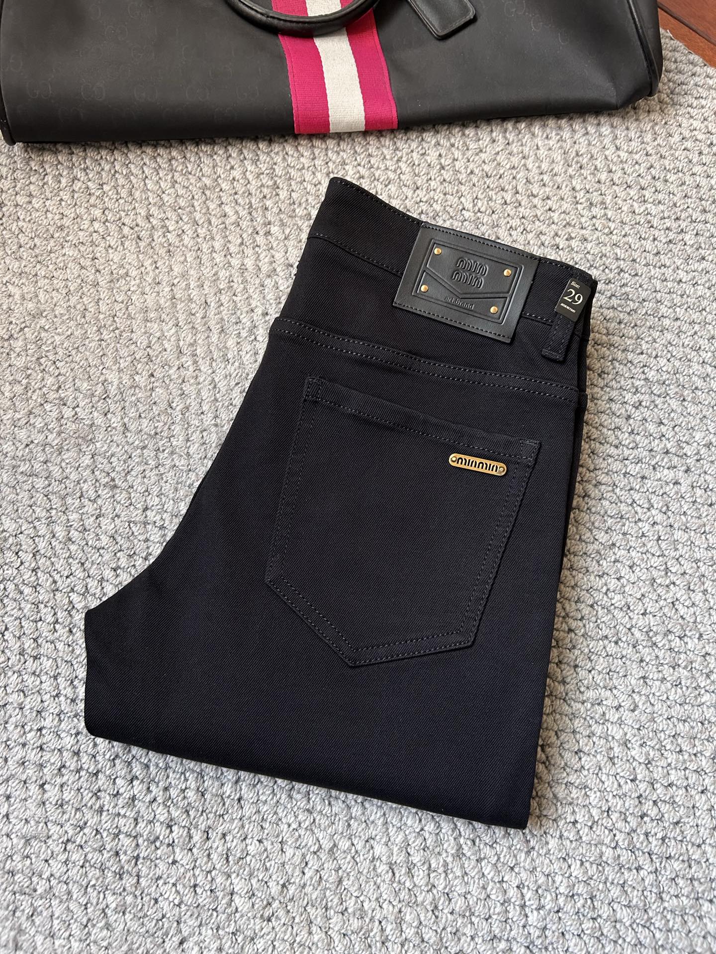 🔥miv🔥秋冬修身版直筒牛仔裤！重工酵磨水洗工艺，修身直筒版型带弹力上身非常舒适，穿出去非常有档次,裤型