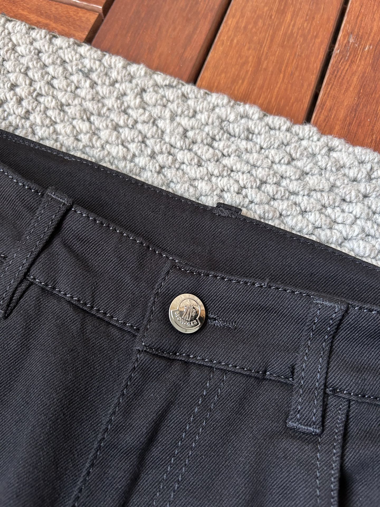 🔥蒙口🔥秋冬修身版直筒牛仔裤！重工酵磨水洗工艺，修身直筒版型带弹力上身非常舒适，穿出去非常有档次,裤型款