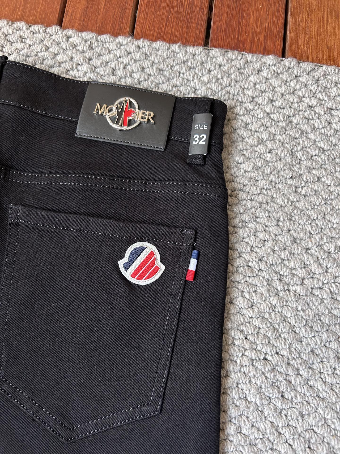 🔥蒙口🔥秋冬修身版直筒牛仔裤！重工酵磨水洗工艺，修身直筒版型带弹力上身非常舒适，穿出去非常有档次,裤型款