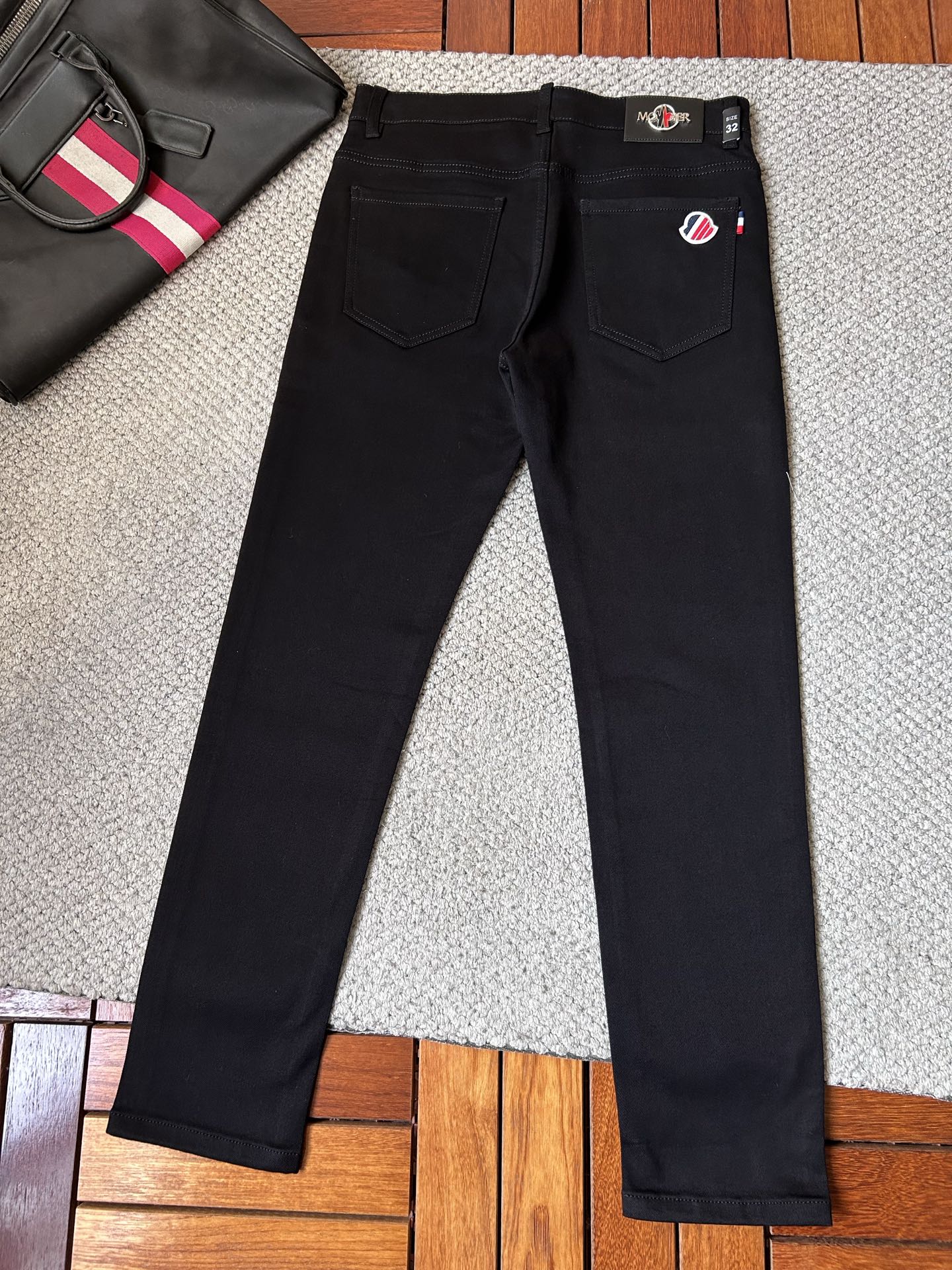 🔥蒙口🔥秋冬修身版直筒牛仔裤！重工酵磨水洗工艺，修身直筒版型带弹力上身非常舒适，穿出去非常有档次,裤型款