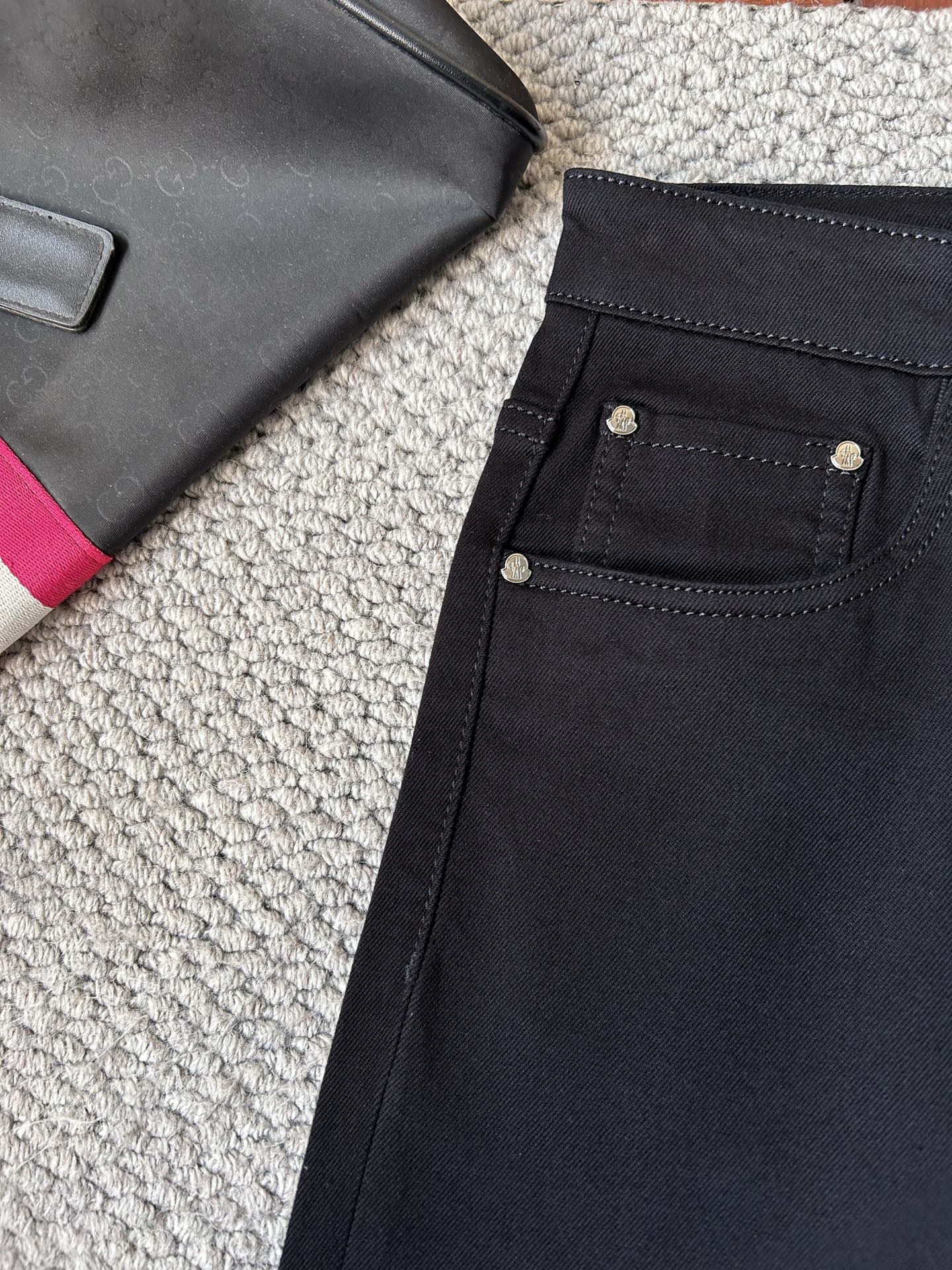 🔥蒙口🔥秋冬修身版直筒牛仔裤！重工酵磨水洗工艺，修身直筒版型带弹力上身非常舒适，穿出去非常有档次,裤型款