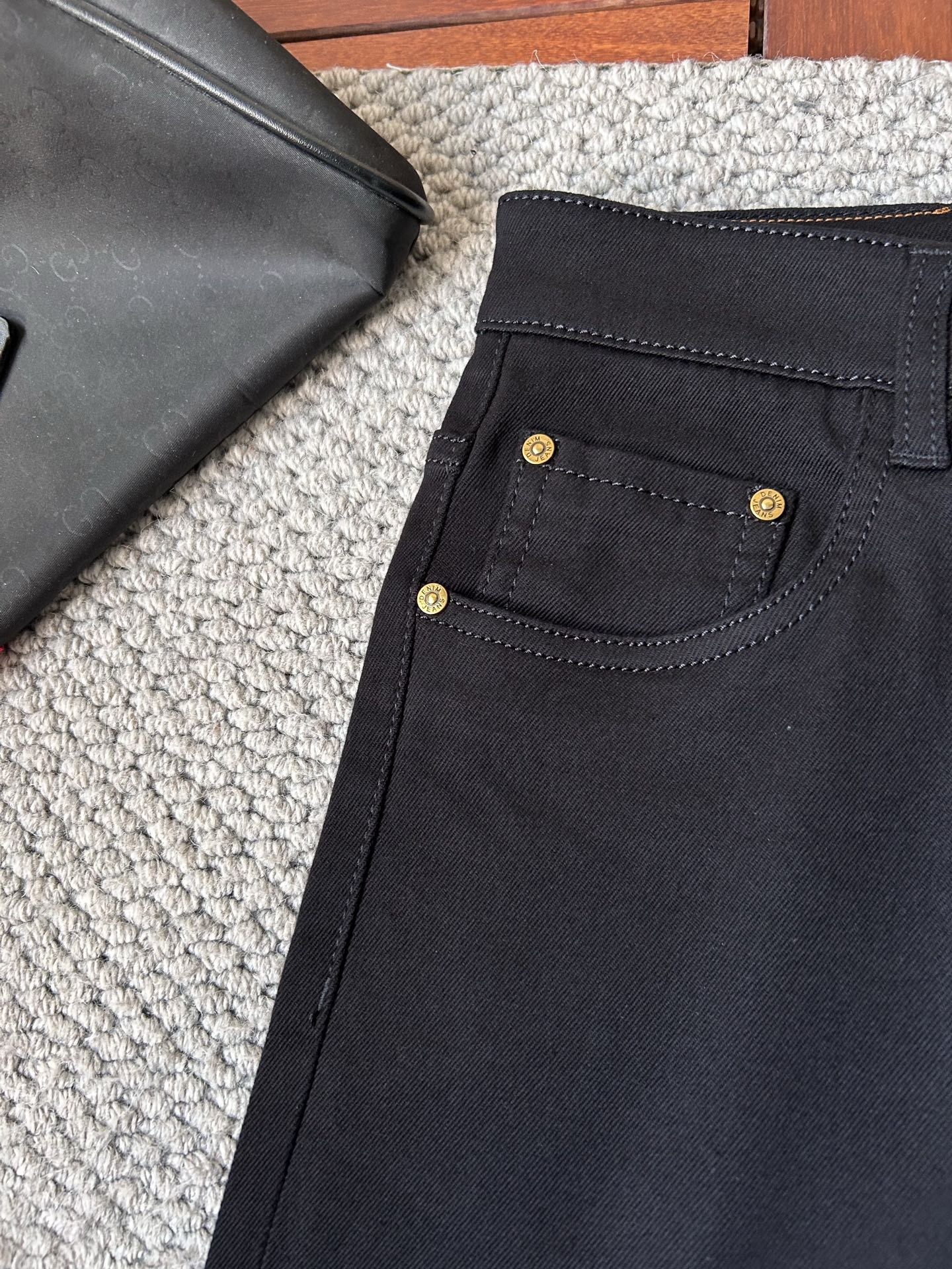 🔥LV🔥秋冬修身版直筒牛仔裤！重工酵磨水洗工艺，修身直筒版型带弹力上身非常舒适，穿出去非常有档次,裤型款