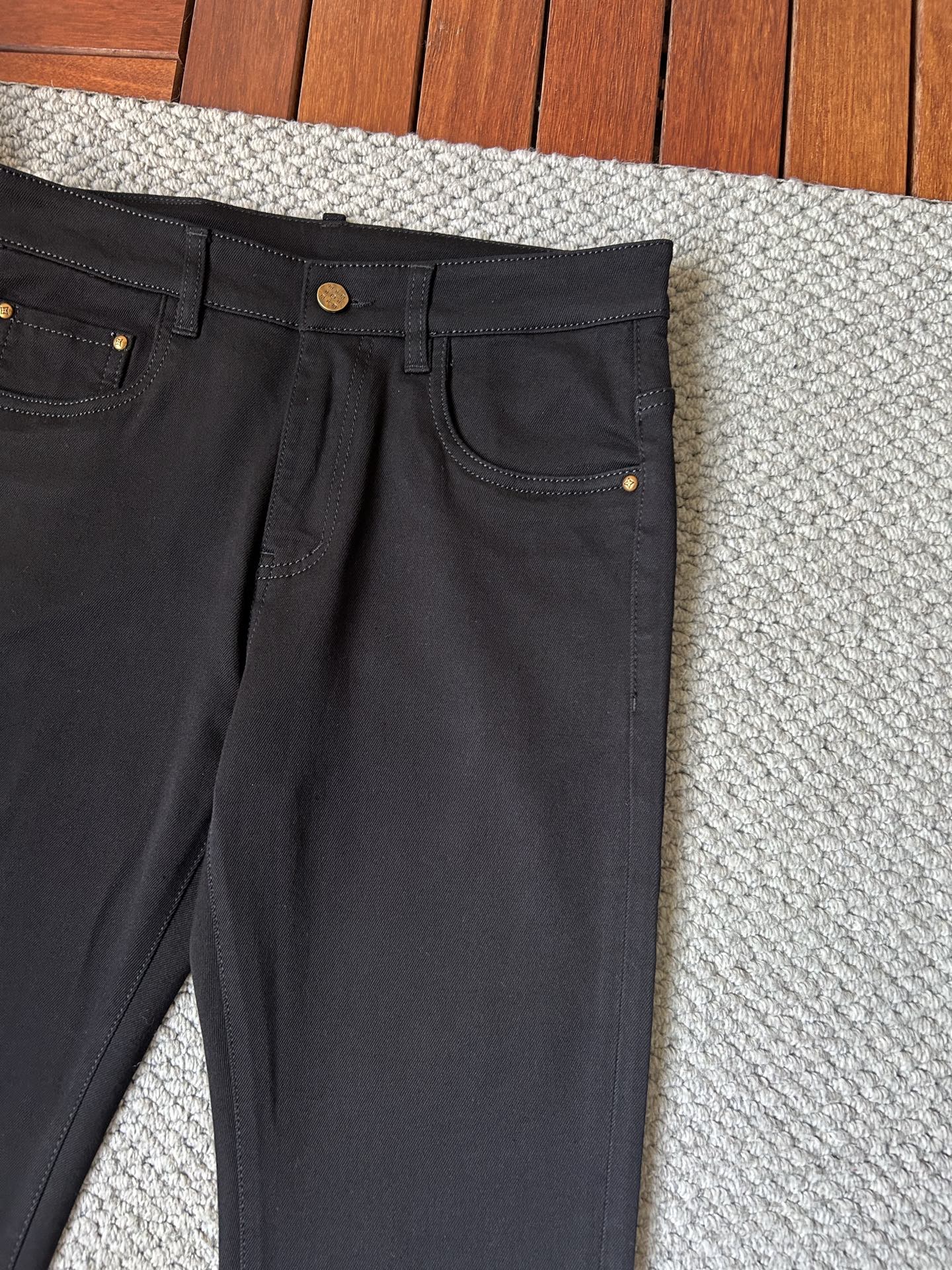 🔥LV 🔥秋冬修身版直筒牛仔裤！重工酵磨水洗工艺，修身直筒版型带弹力上身非常舒适，穿出去非常有档次,裤型