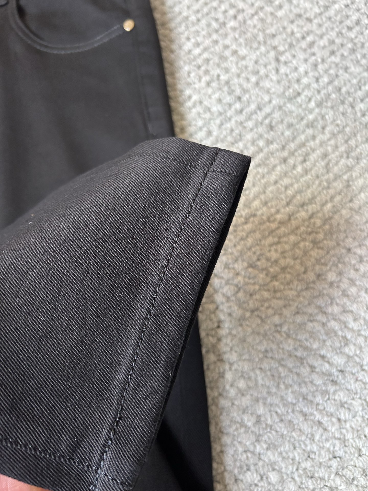 🔥阿玛尼 🔥秋冬修身版直筒牛仔裤！重工酵磨水洗工艺，修身直筒版型带弹力上身非常舒适，穿出去非常有档次,裤