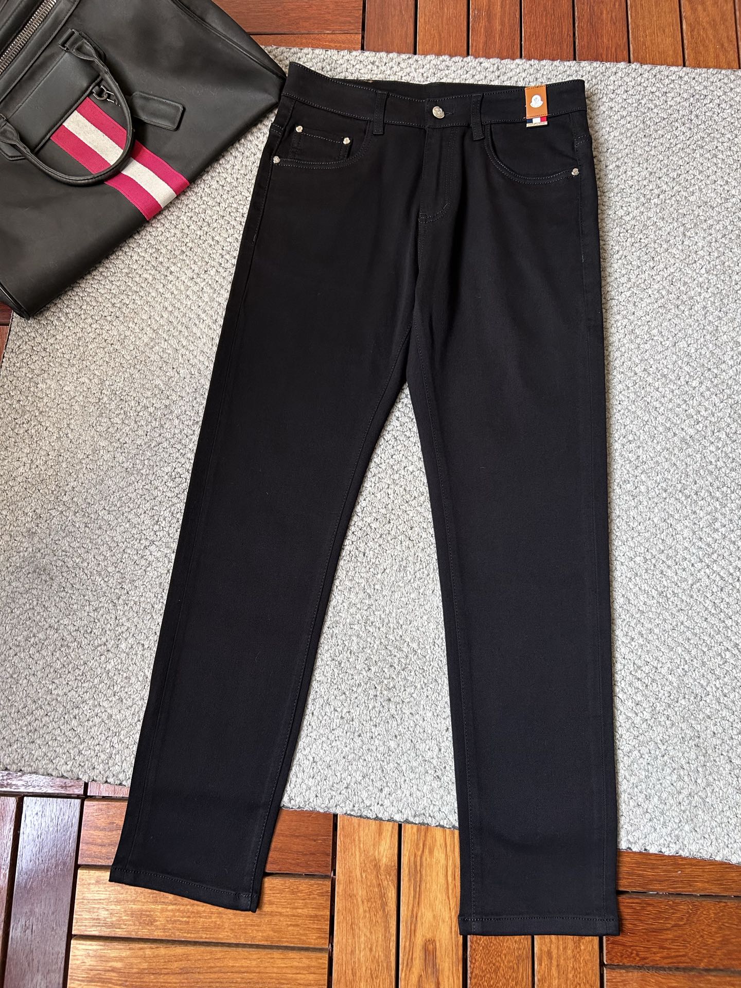 🔥蒙口🔥秋冬修身版直筒牛仔裤！重工酵磨水洗工艺，修身直筒版型带弹力上身非常舒适，穿出去非常有档次,裤型款