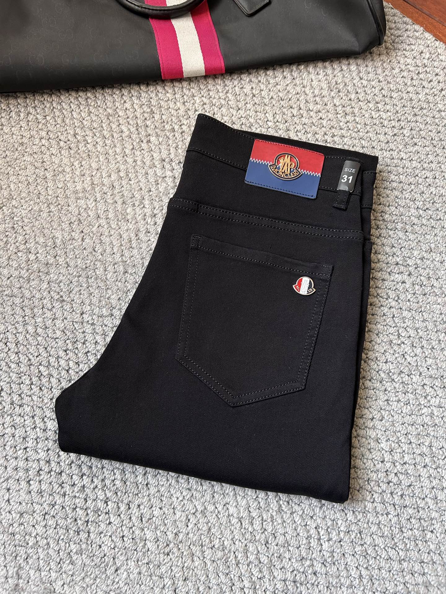 🔥蒙口🔥秋冬修身版直筒牛仔裤！重工酵磨水洗工艺，修身直筒版型带弹力上身非常舒适，穿出去非常有档次,裤型款