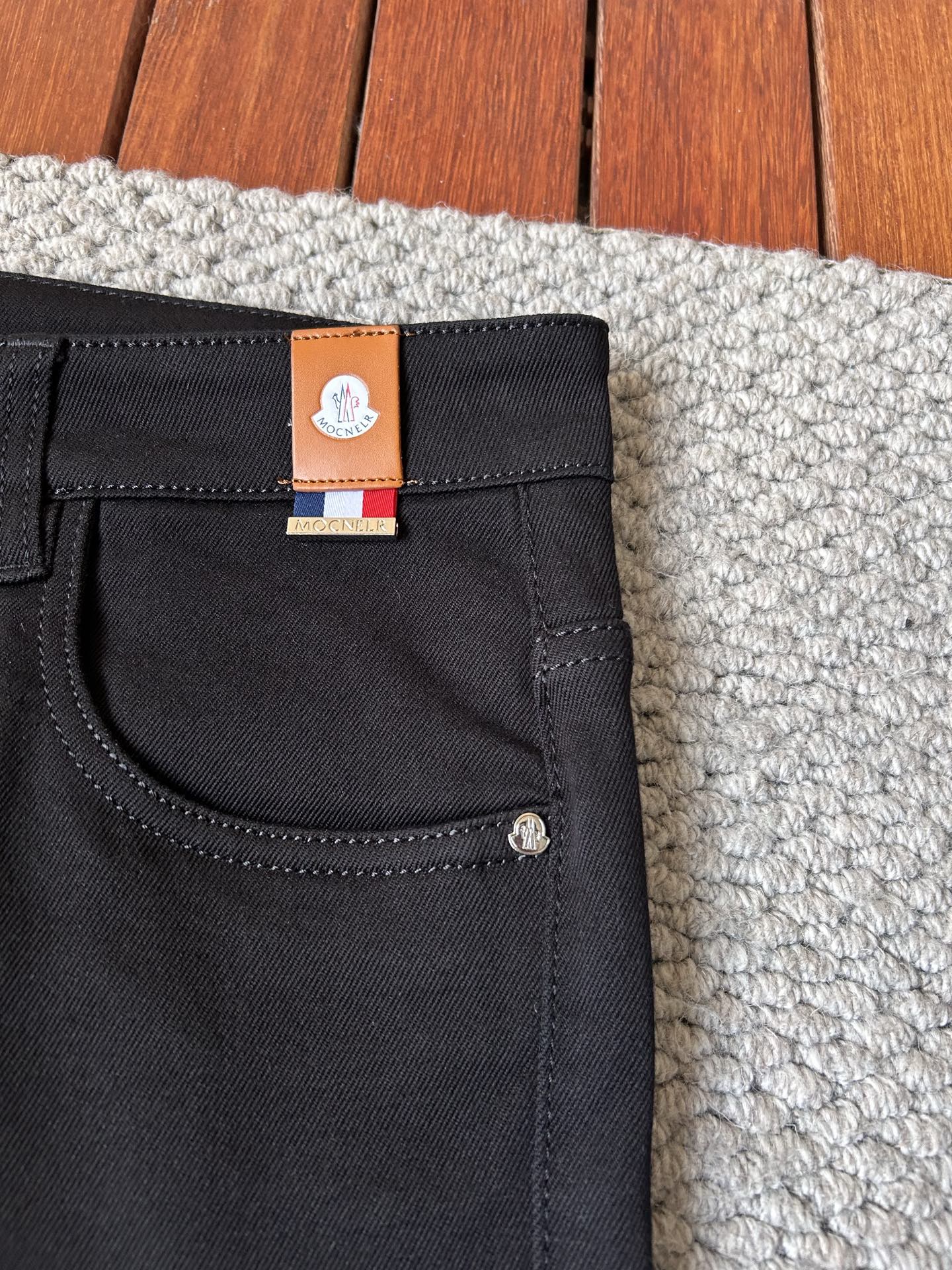 🔥蒙口🔥秋冬修身版直筒牛仔裤！重工酵磨水洗工艺，修身直筒版型带弹力上身非常舒适，穿出去非常有档次,裤型款