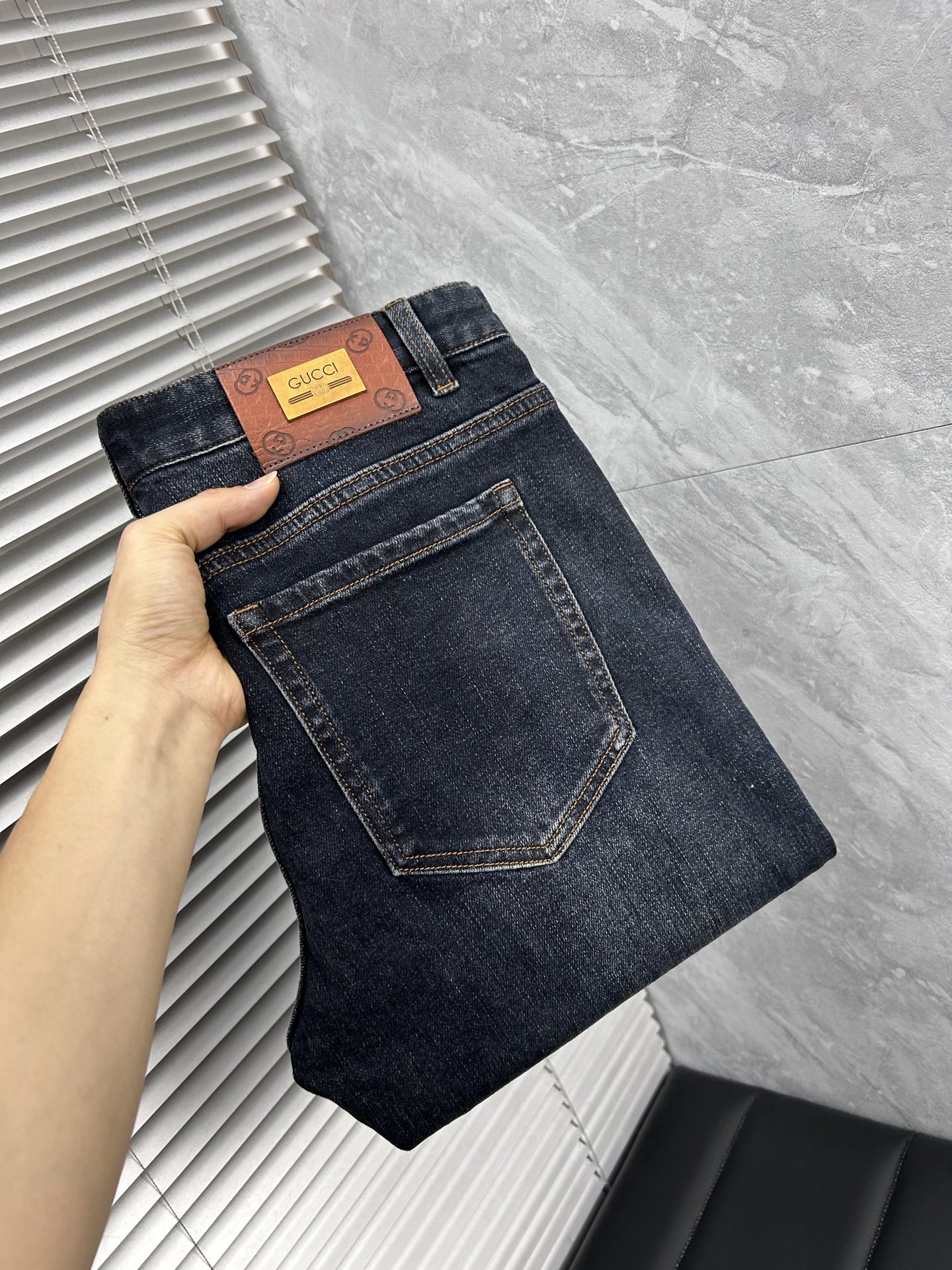 NO:725908,(Available after New Year) Gucci autumn and winter slim fit jeans!  Heavy-duty fermentation and washing process, the slim straight version with elastic upper body is very comfortable, and it is very classy to wear. Needless to say, the style and tailoring of the pants, the G mesh logo is highly recognizable!  Truly a first-class top trendy product!  Really top-notch jeans, using Turkish cotton to produce the most famous denim fabric. The quality is outstanding. After heavy-duty fermentation and washing, the pants are very soft!  The straight-leg version is not picky and the upper body is absolutely stylish!  !  !  Size 29——3837,,jeans,19860909（可年后） 古奇秋冬修身版牛仔裤！重工酵磨水洗工艺,修身直筒版型带弹力上身非常舒适,穿出去非常有档次,裤型款式和裁剪亦无需多言 ,G网Logo辨识度极高！真正一等一顶级潮品！真正殿堂级的牛仔裤,选用土耳其的棉花 生产出最有名的单宁布 品质卓然,经过重工酵磨水洗使得裤子很柔软！直脚的版型 不挑人 上身绝对的有型！！！尺码29——3837,,jeans,,Men's clothing