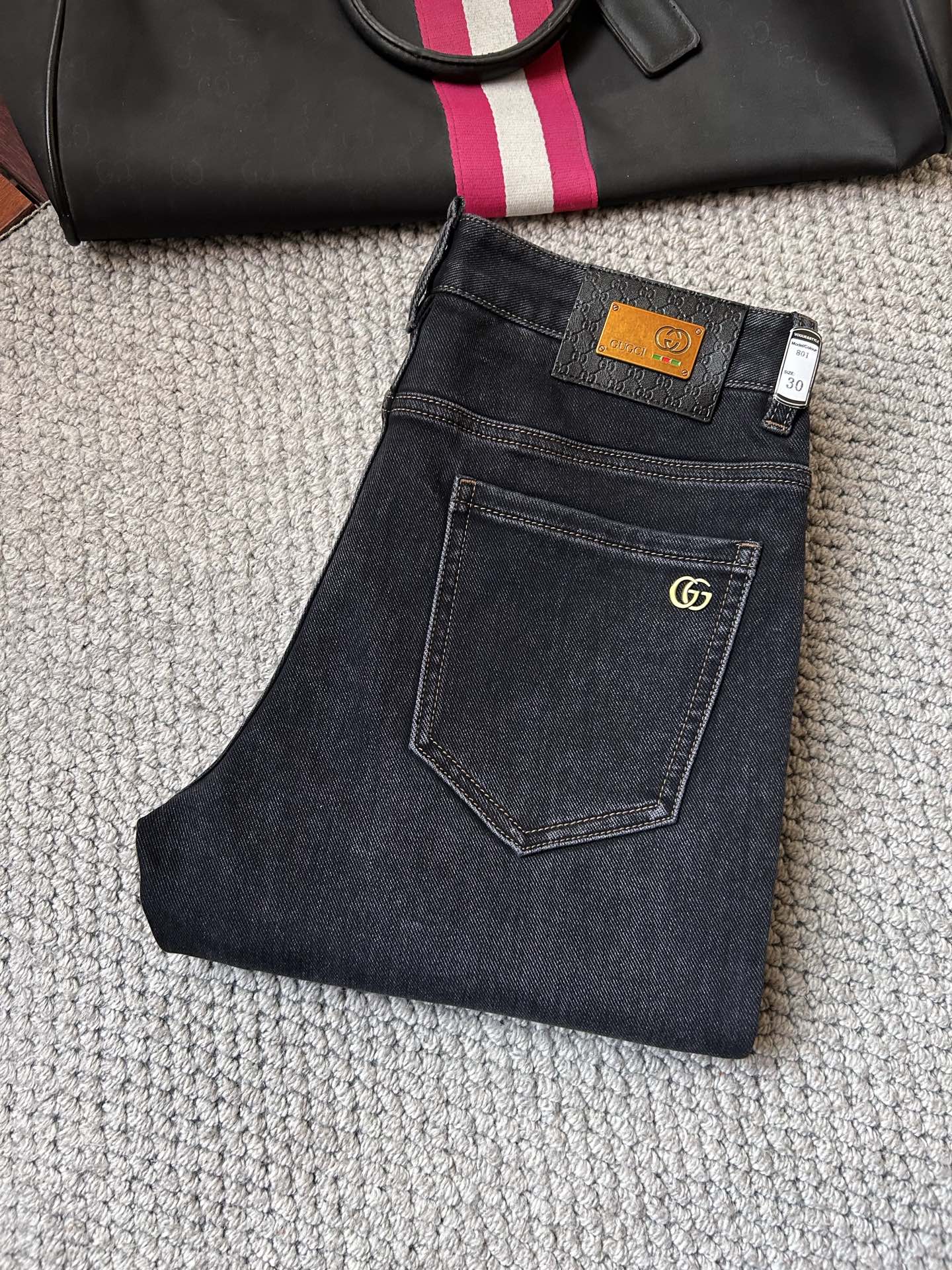 NO:725722,(Available after the New Year) Ancient ‘’ SS autumn and winter new heavy-duty casual jeans, imported high-quality washed elastic fabric, the upper body is comfortable, breathable and elastic, custom-supplied hardware accessories are decorated, the version is super correct, the whole product is the same as the original style, the upper body is handsome...………………………………………… Size29-38,,jeans,19860909（可年后）古‘’ SS秋冬新品重工休闲牛仔裤,进口优质水洗弹力面料,上身舒适透气有弹力,客供五金辅料装饰,版型超正,全品相订单款,上身帅气十足 …………………………………………………… Size29-38,,jeans,,Men's clothing