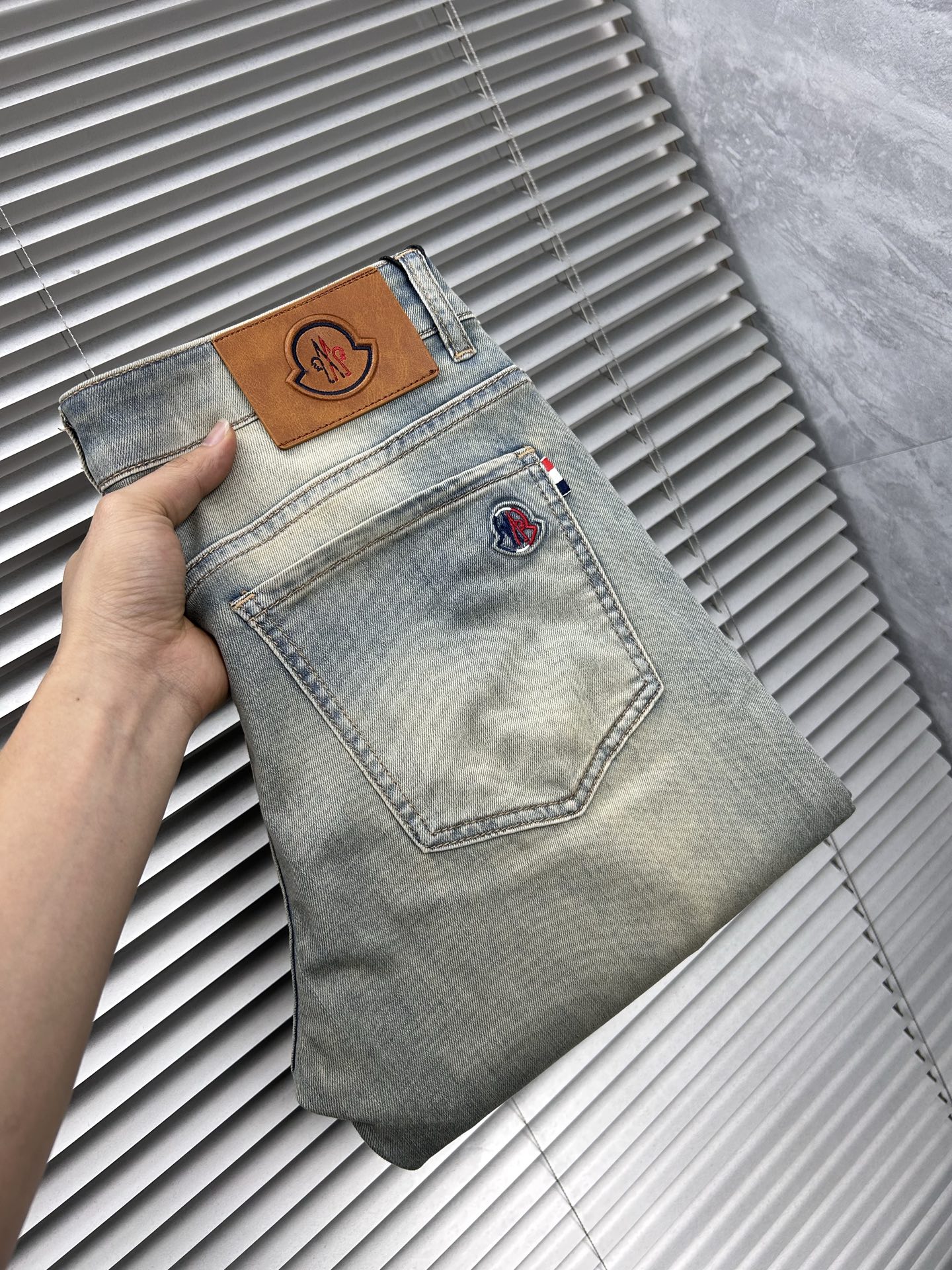 NO:908362,Meng's 2026 spring and summer new men's jeans. Selected imported denim denim fabrics. Heavy-duty environmentally friendly washing. Soft feel and wear resistance. Small straight version. Micro-elasticity makes you slim and slim. Perfect details. High-quality hardware and accessories. Fine workmanship. Unparalleled. Code number 28-38. Ships next day. Jeans.19860909蒙‘’ 2026春夏新款男士牛仔裤 精选进口丹宁牛仔面料 重工环保洗水 手感柔和 兼备耐磨性 版型小直筒 微弹力显瘦修身,细节完美,五金辅料精选高等品质,做工精细,绝非凡品,码数28-38,隔天出货,,jeans,,Men's clothing