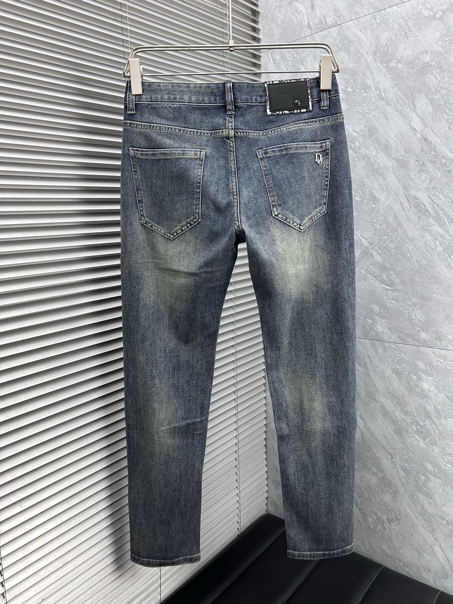 dr‘’。2026春夏高级时装感，超柔牛仔面料 , 顶级洗水牛仔裤。面料很特殊，超细精仿棉纱混纺，超柔舒