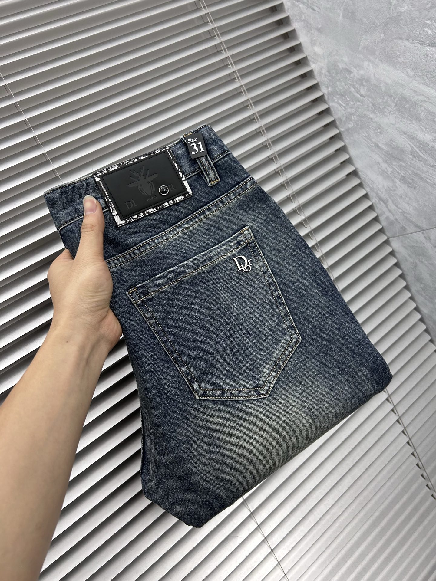 dr‘’。2026春夏高级时装感，超柔牛仔面料 , 顶级洗水牛仔裤。面料很特殊，超细精仿棉纱混纺，超柔舒
