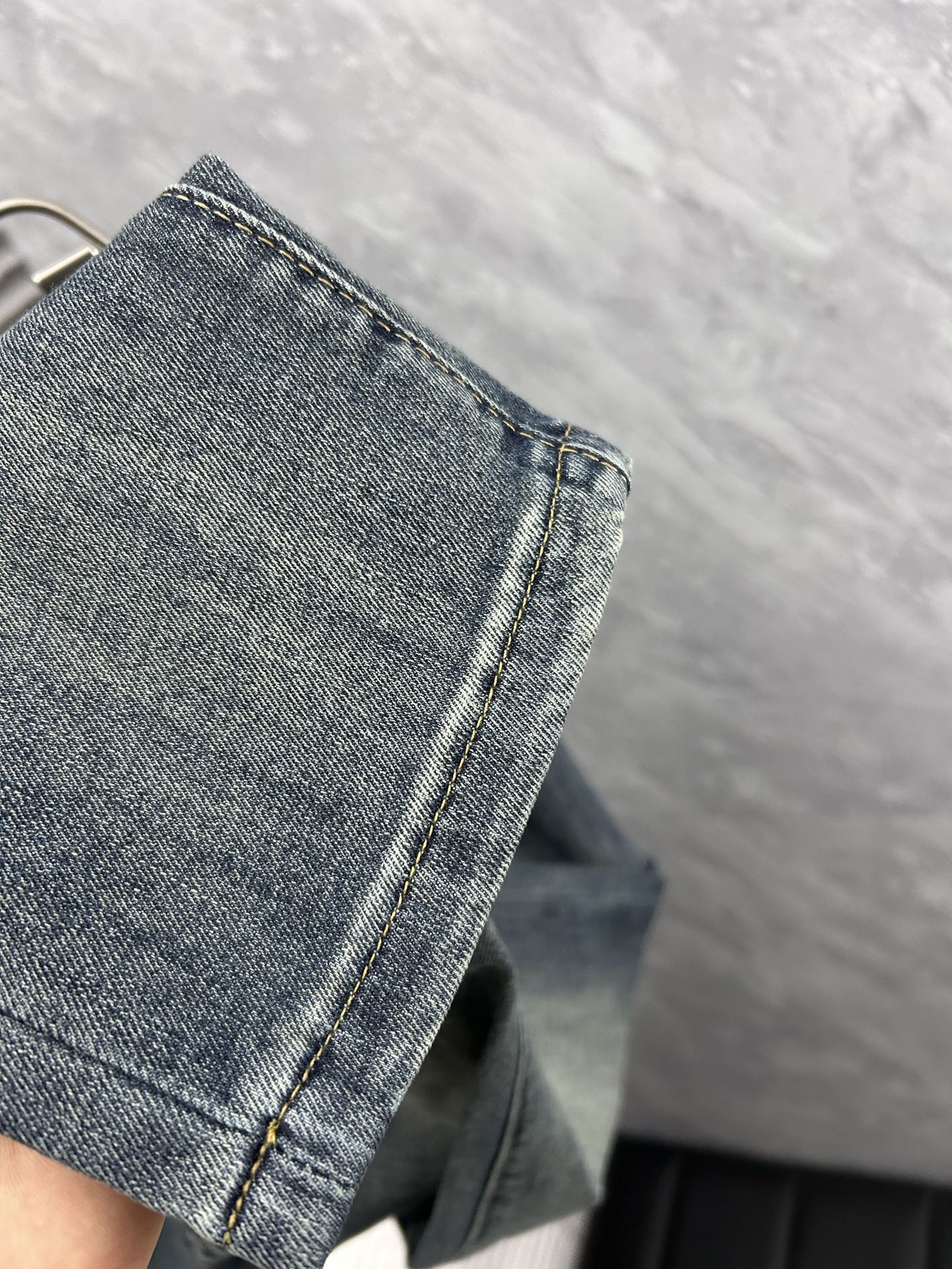 dr‘’。2026春夏高级时装感，超柔牛仔面料 , 顶级洗水牛仔裤。面料很特殊，超细精仿棉纱混纺，超柔舒