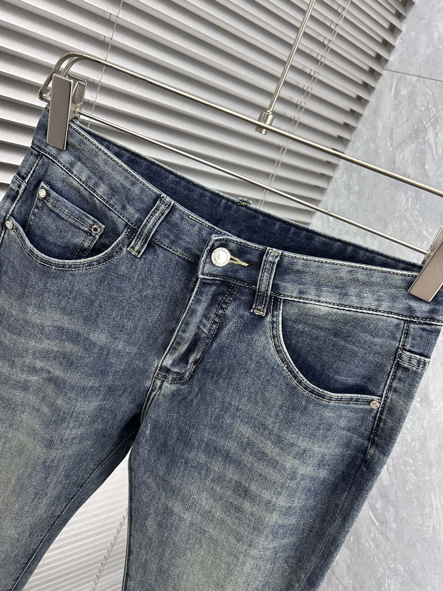 dr‘’。2026春夏高级时装感，超柔牛仔面料 , 顶级洗水牛仔裤。面料很特殊，超细精仿棉纱混纺，超柔舒