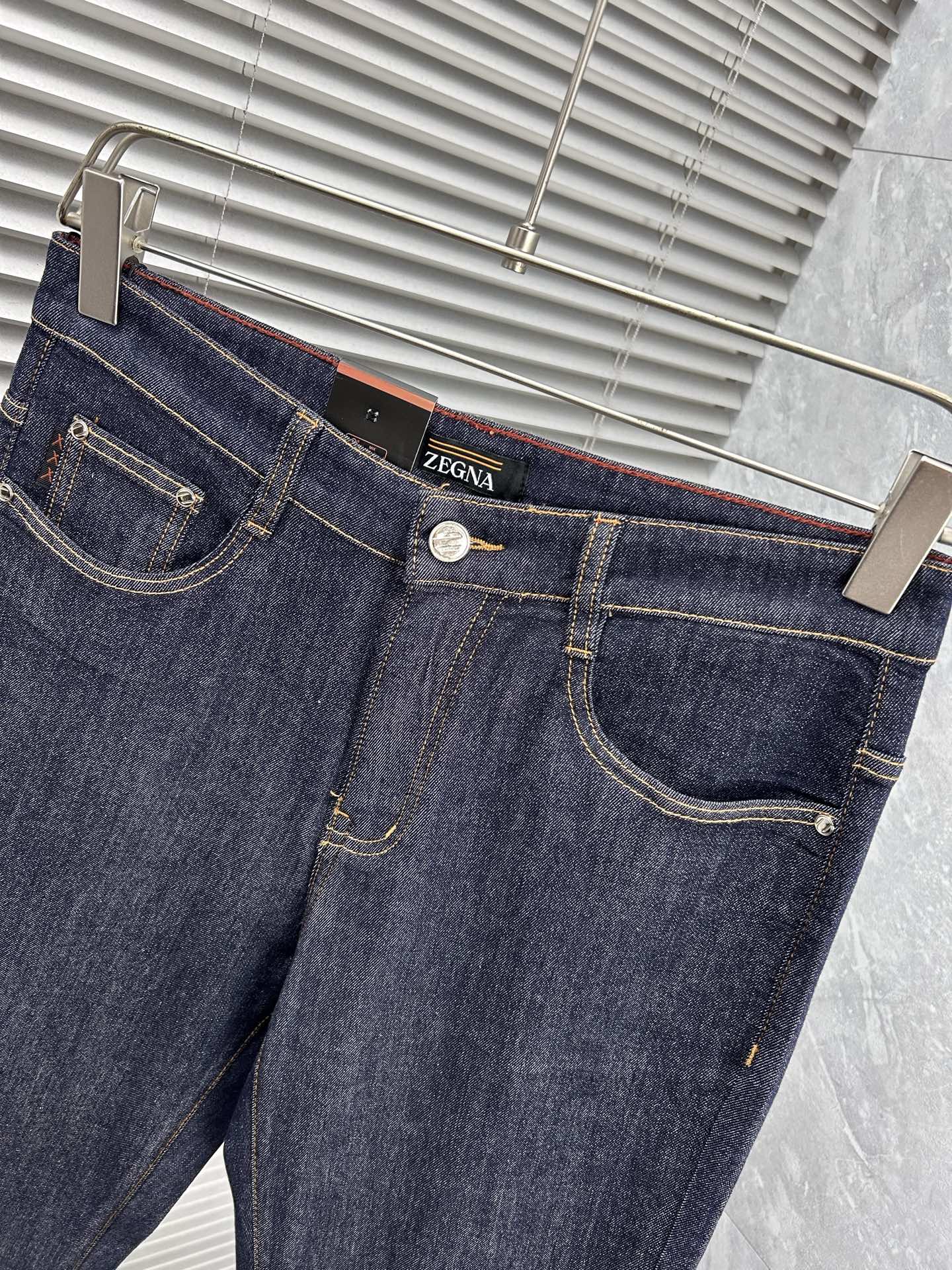 杰尼‘’。2026春夏高级时装感，超柔牛仔面料 , 顶级洗水牛仔裤。面料很特殊，超细精仿棉纱混纺，超柔舒